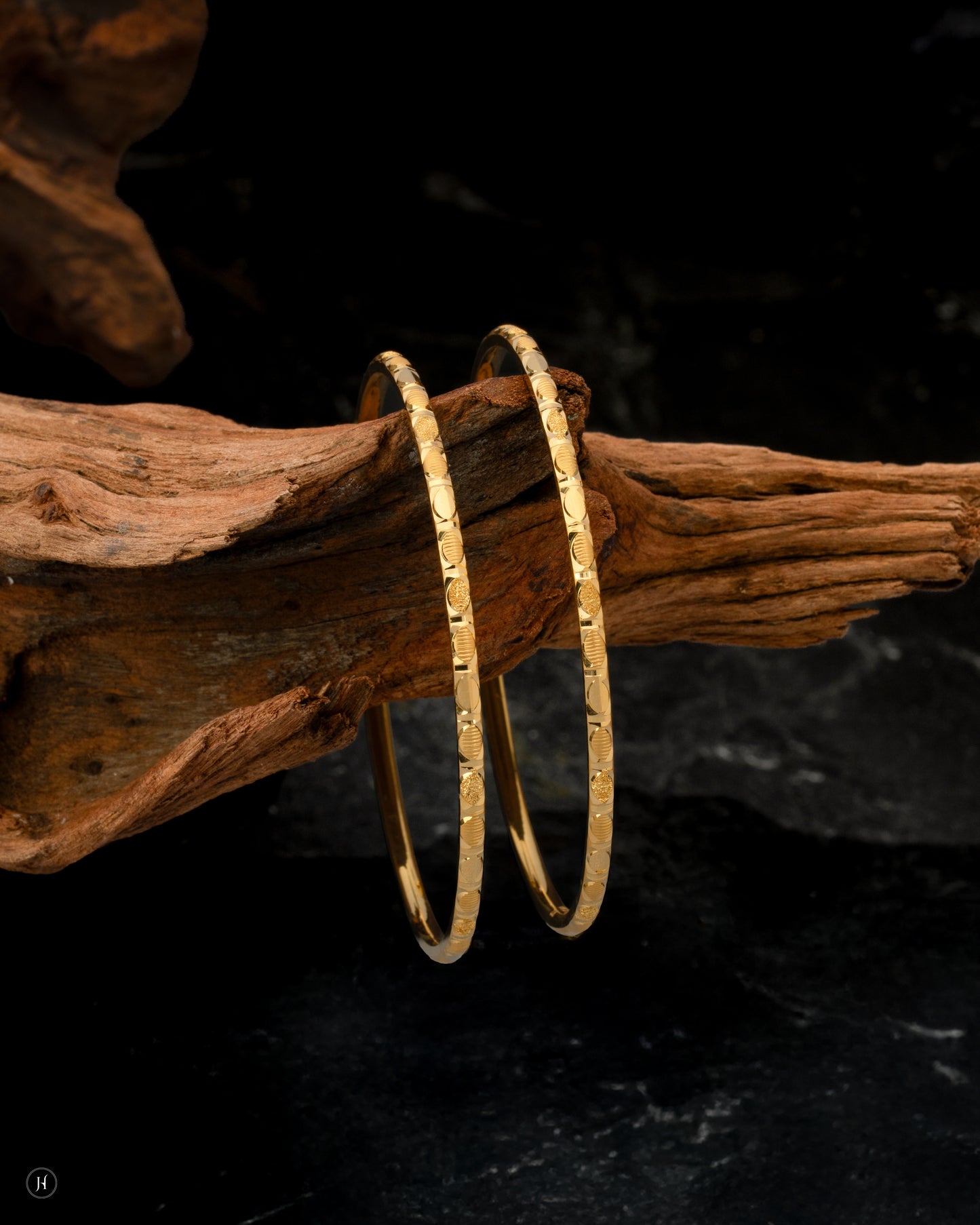 21Karat Yellow Gold Bahraini Oval Pattern Bangles