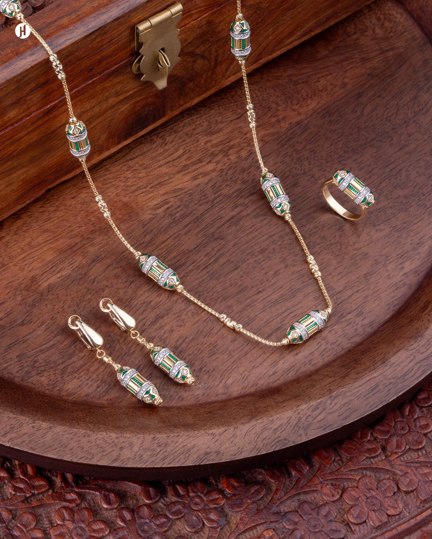 18-Karat Rose Gold Italian Bead Scroll Green Enamel Necklace Set | Online Jewellery Store in UAE