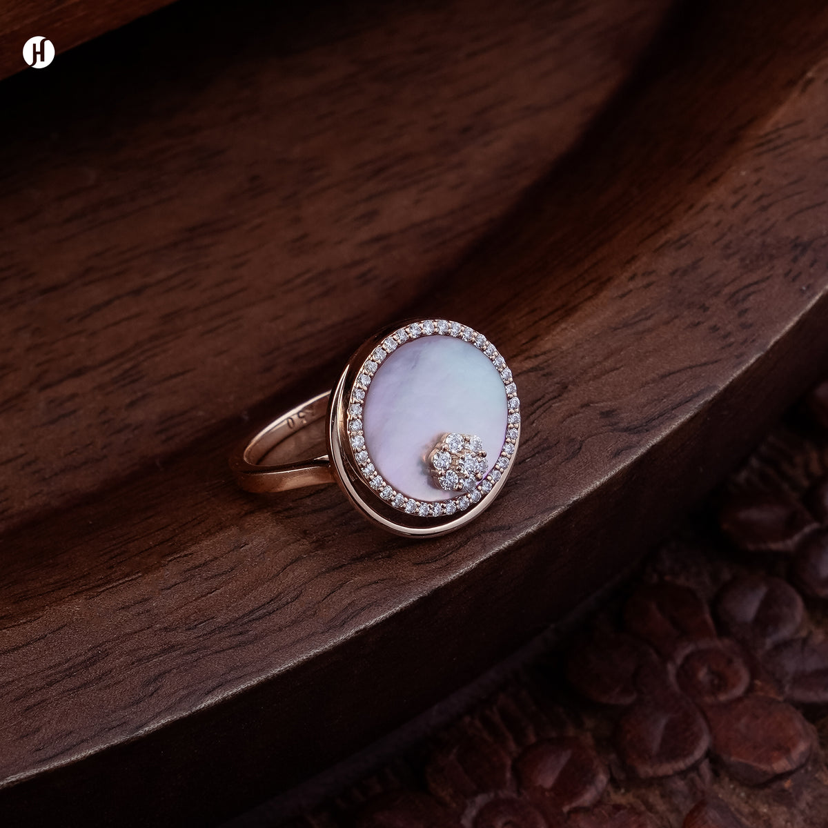 18-Karat Rose Gold Italian Mother of Pearl & Zircon Round Ring for Her
