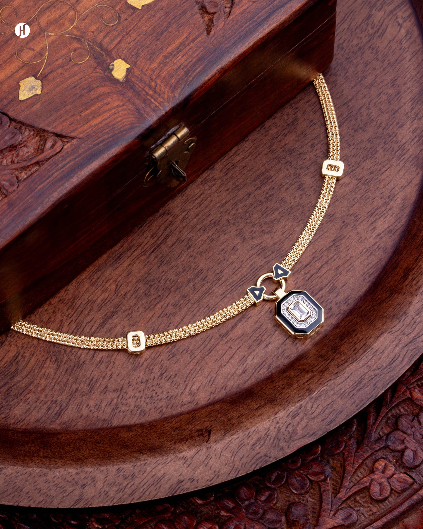 18Karat Yellow Gold Art Deco Enamel Necklace | Italian jewellery price for Arab and Khaleeji women in UAE