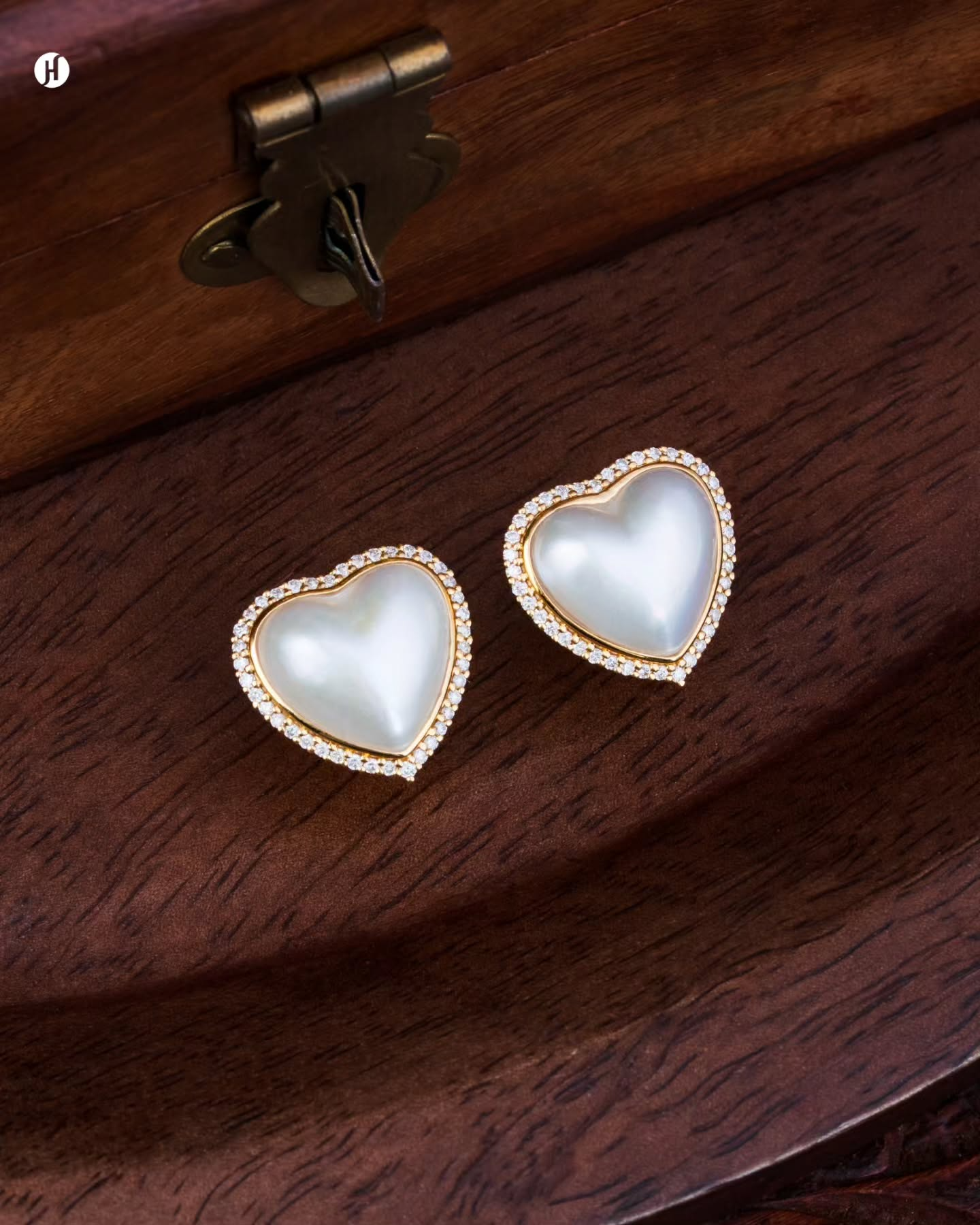 18-Karat Yellow Gold Heart-Shaped Pearl & Diamond Earrings | Jewellery gift for Ladies.