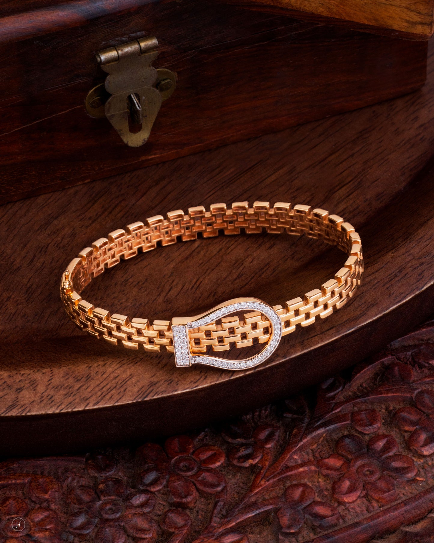 18Karat Rose Gold Italian Oval Loop Motif Bracelet