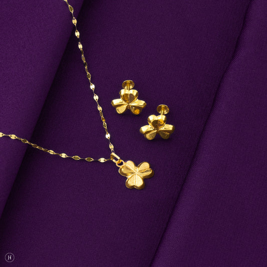 18K Yellow Gold Baby Heart Flower Pendant Set in UAE
