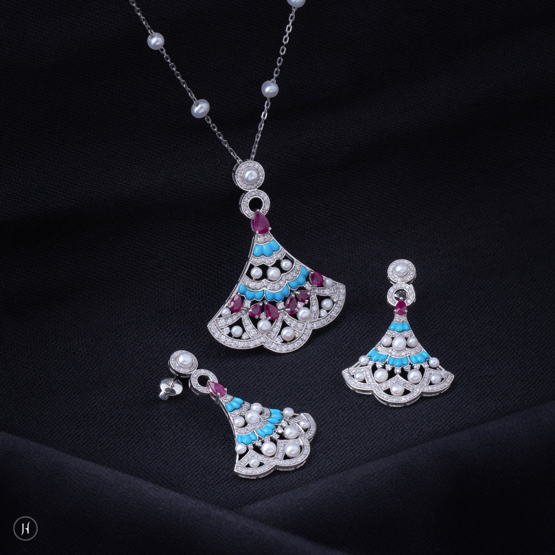 18K Yellow Gold Fan Turquoise Diamond Necklace Set for women in dubai