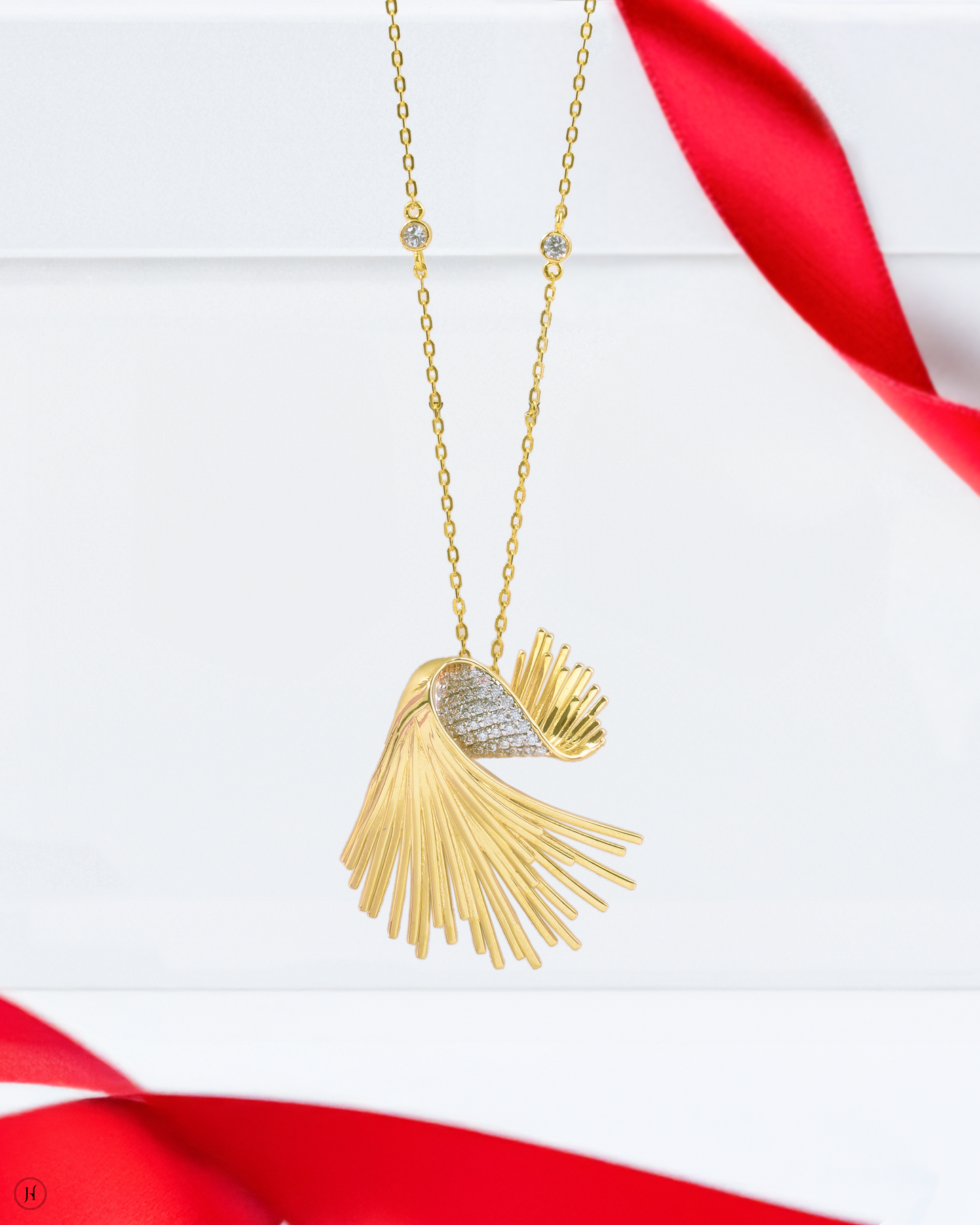 18K Yellow Gold Italian Wing Shaped bold Pendant Set for ladies in UAE | طقم قلادة على شكل جناح إيطالي من الذهب الأصفر عيار 18 قيراط للسيدات في الإمارات العربية المتحدة | online jewellery store | متجر المجوهرات على الانترنت