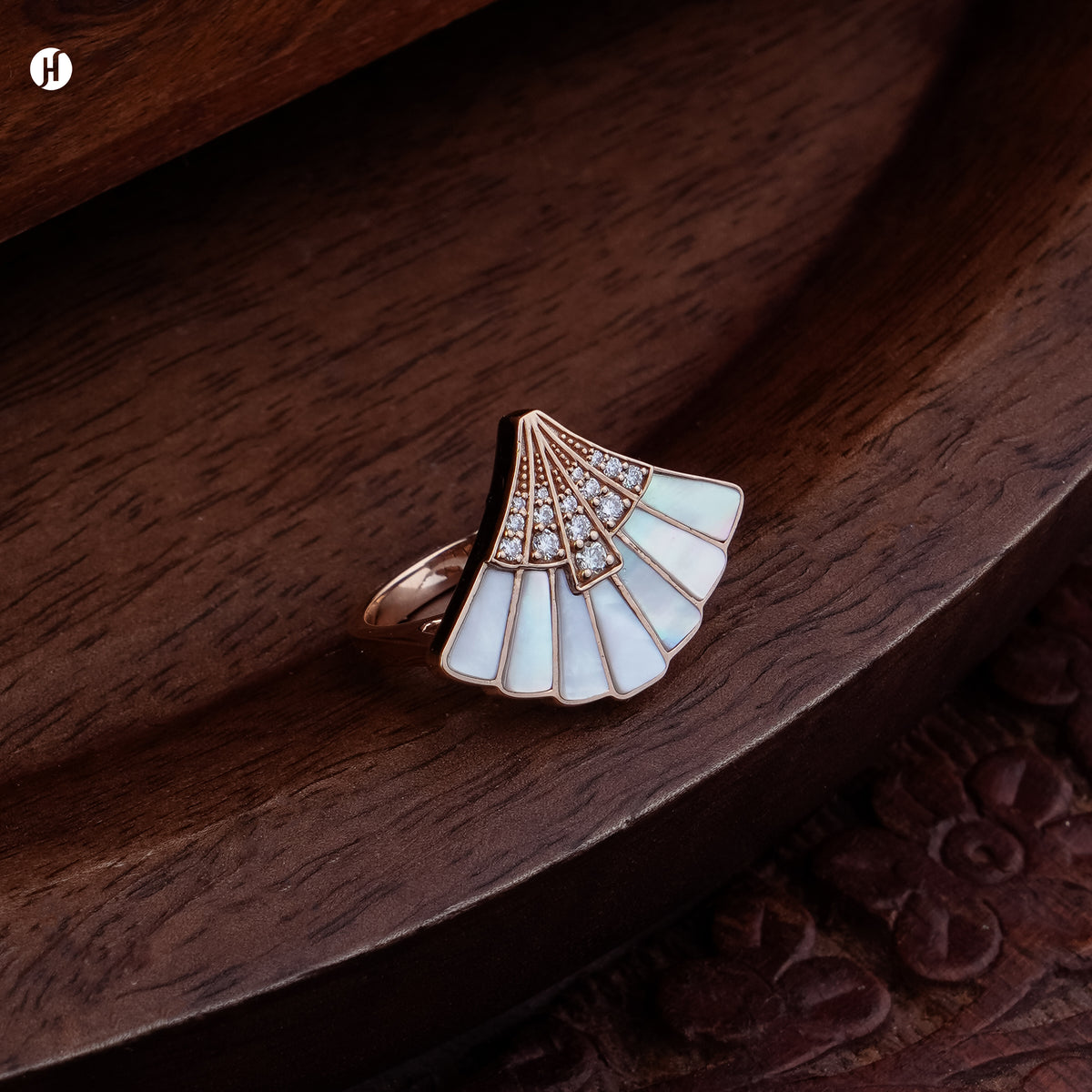 18K rose gold Italian mother-of-pearl fan ring with sparkling white stones, traditional Khaleeji gold jewellery for Emirati ladies