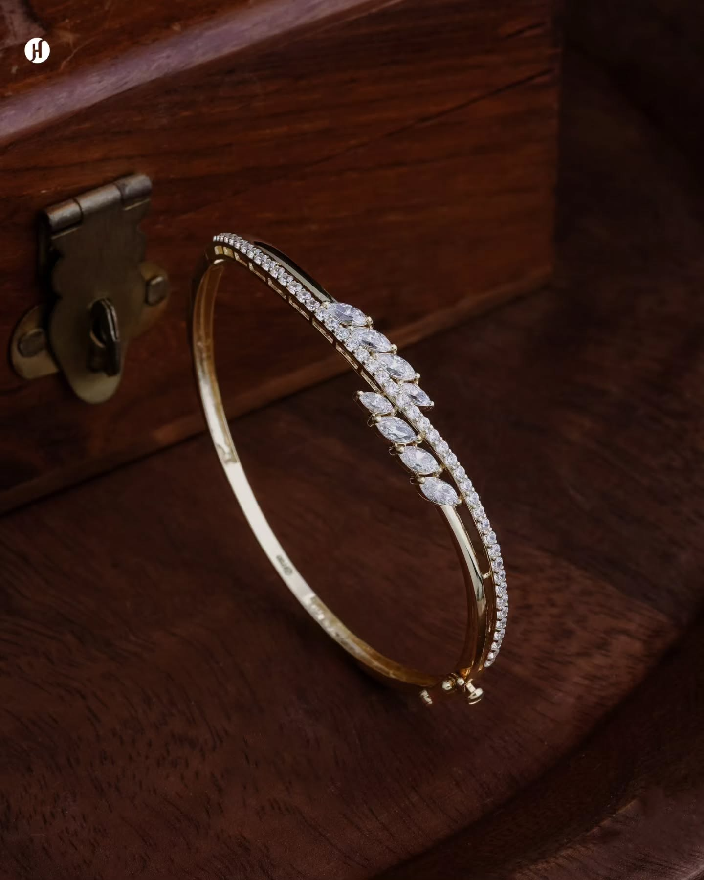 18K yellow gold Italian bangle bracelet marquise zircon stones cluster pavé band lightweight jewelry women party wear wedding festival Khaleeji Emirati | Abaya accessories | أسورة بنغل ذهب عيار 18 قيراط إيطالية زركون ماركيز تصميم خفيف نساء حفلات أعراس خليجية إماراتية عباية إكسسوارات