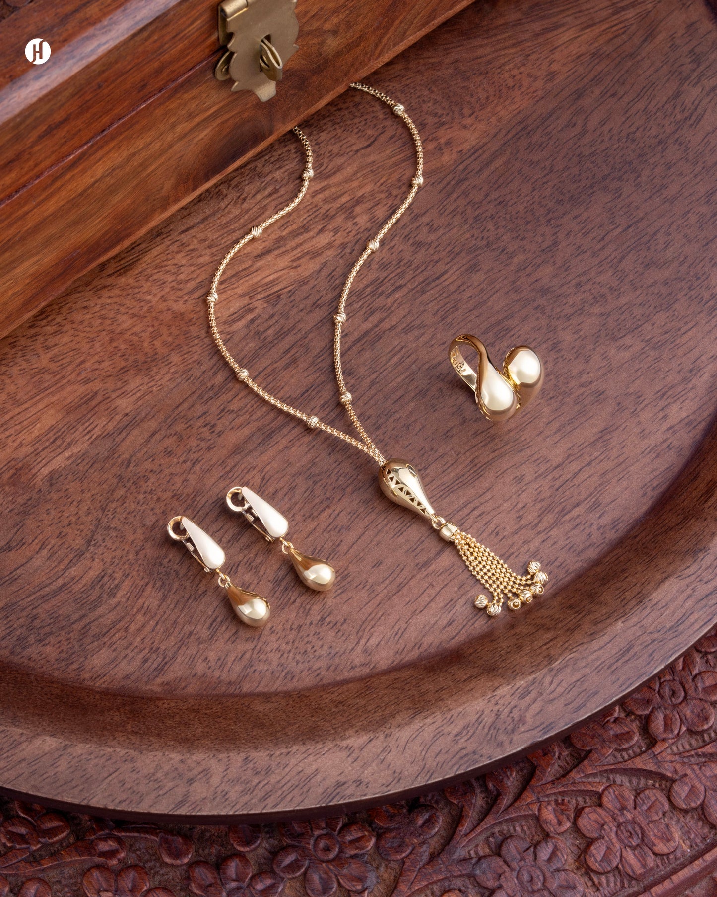 18Karat Rose Gold Italian Teardrop Motif Modern Necklace Set for Arab and Khaleeji women | Lightweight gold gift set for ladies