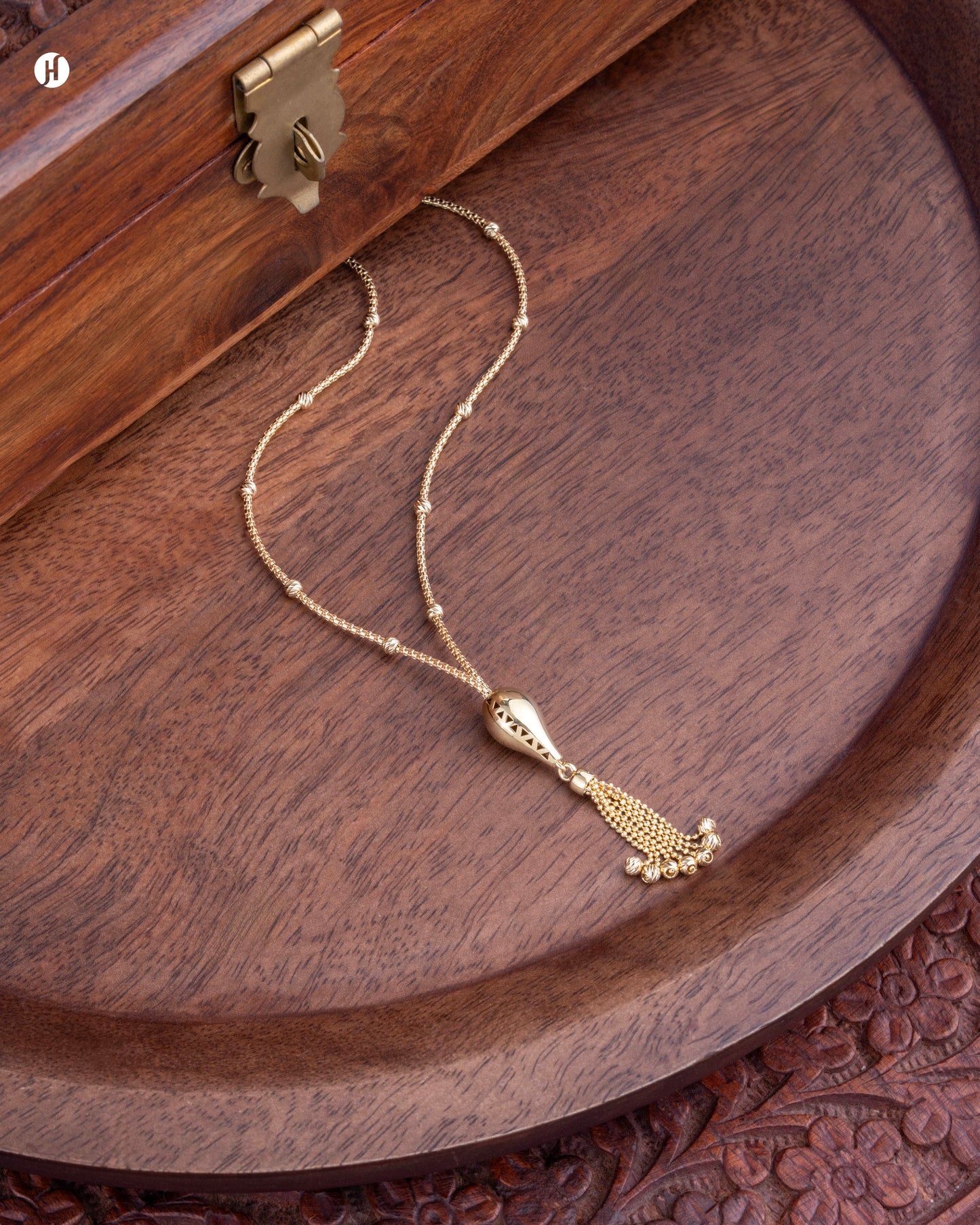 18Karat Rose Gold Italian Teardrop Motif Modern Necklace for Arab and Khaleeji women | Lightweight gold gift set for ladies
