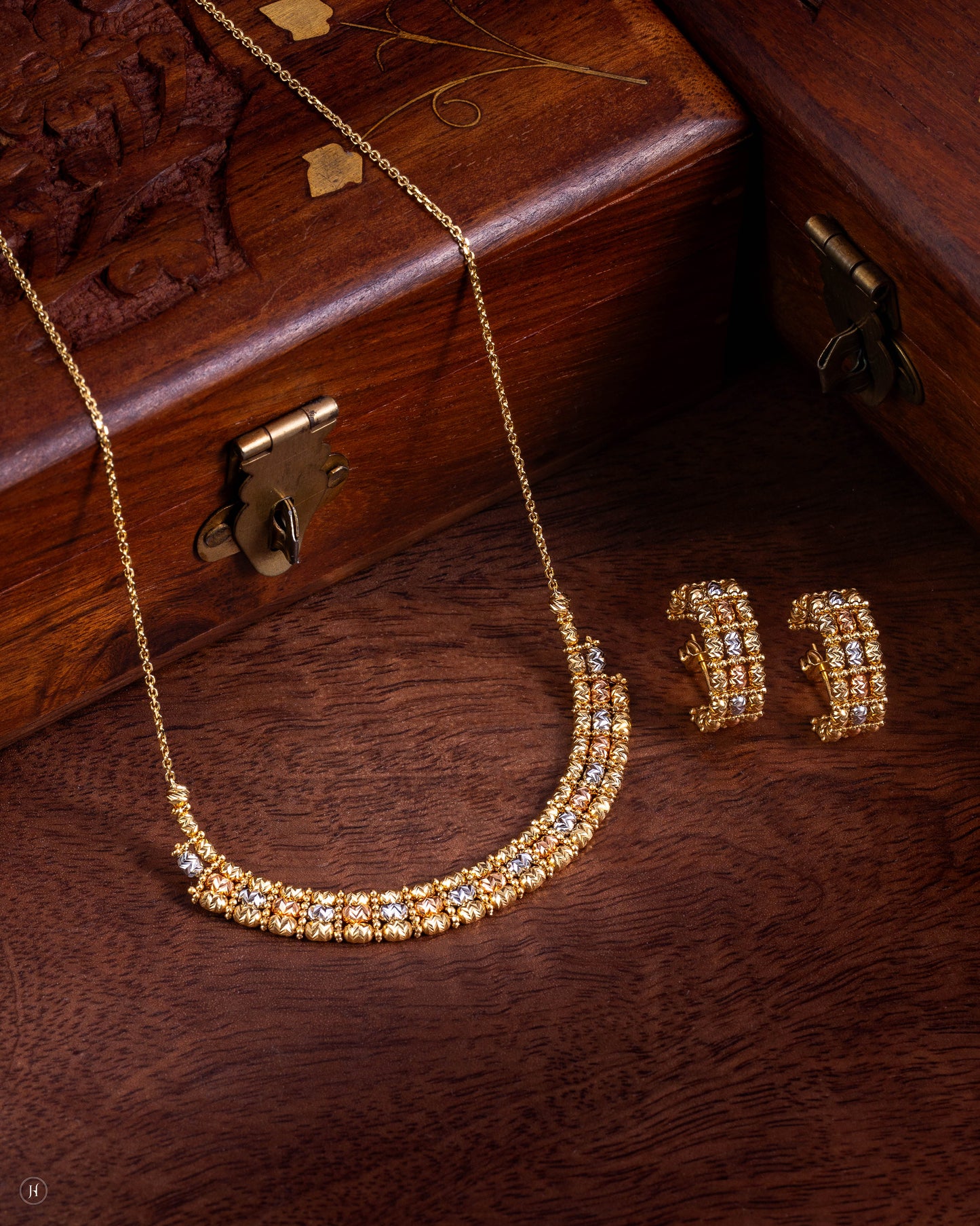 18Karat Tri-Tone Gold Italian Triple Row Necklace Set for women in UAE
