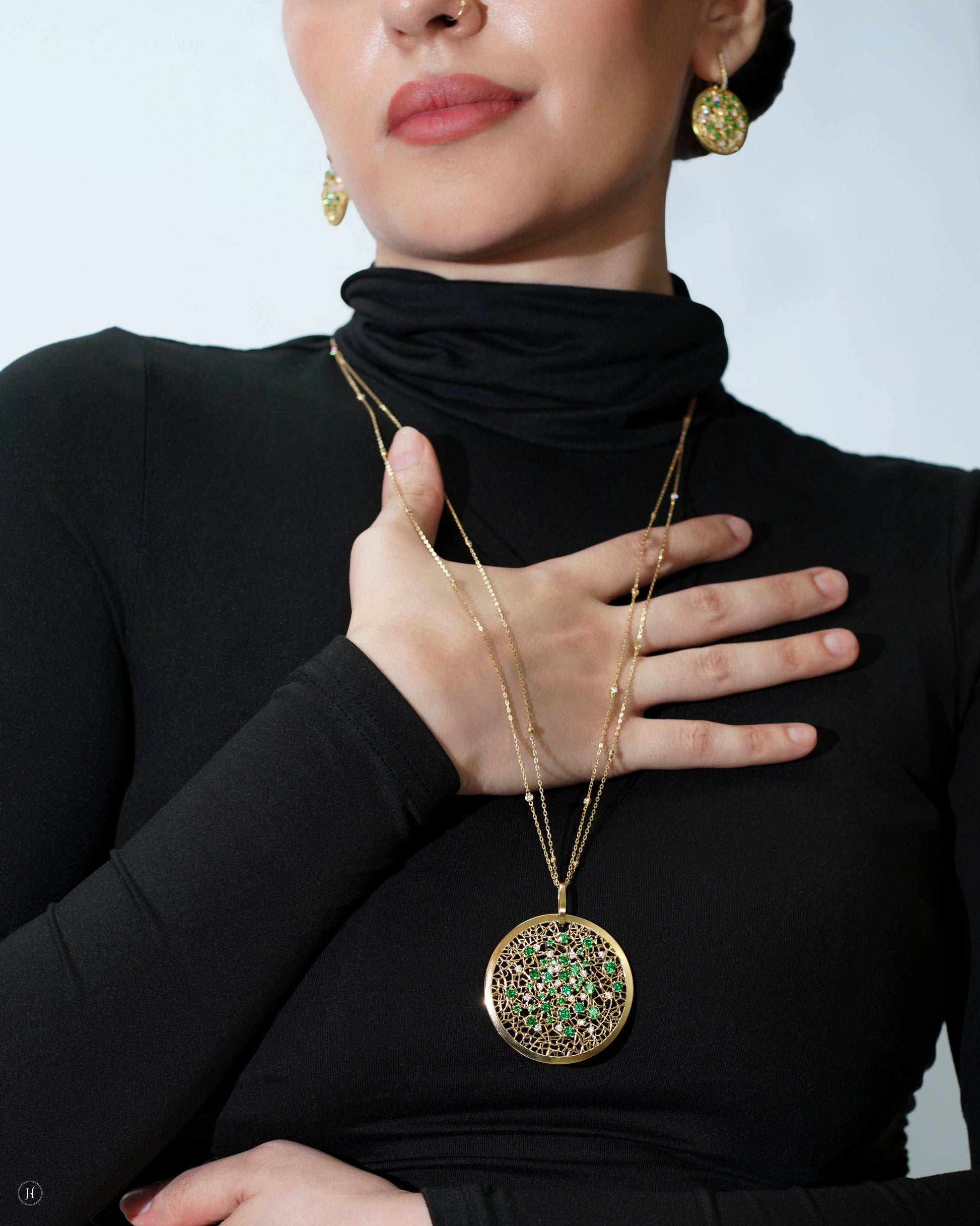 18Karat White Gold Italian Emerald Blossom Mosaic Jewellery Set for women in UAE | Cocktail Necklace collection