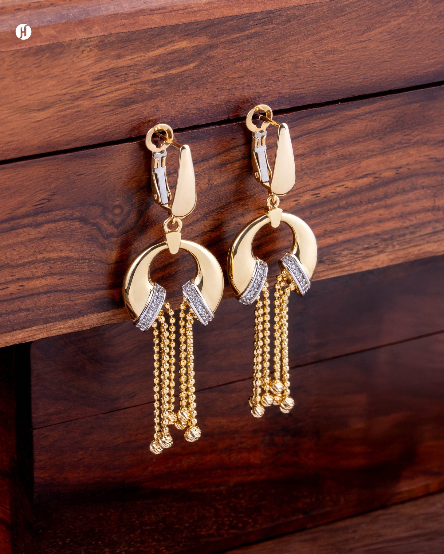 18Karat Yellow Gold Italian Bold Circular Chain Tassel Earrings for ladies in Dubai | Online Gold Jewellery Store in UAE