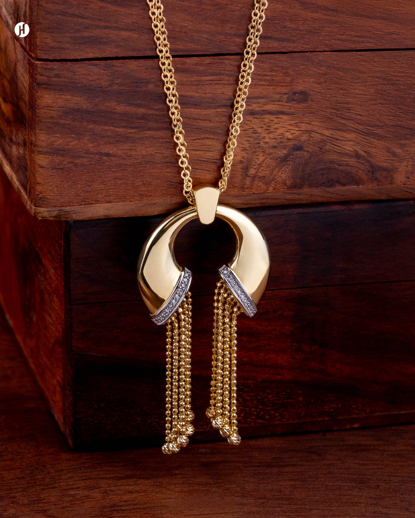 18Karat Yellow Gold Italian Bold Circular Chain Tassel Necklace for ladies in Dubai | Online Gold Jewellery Store in UAE