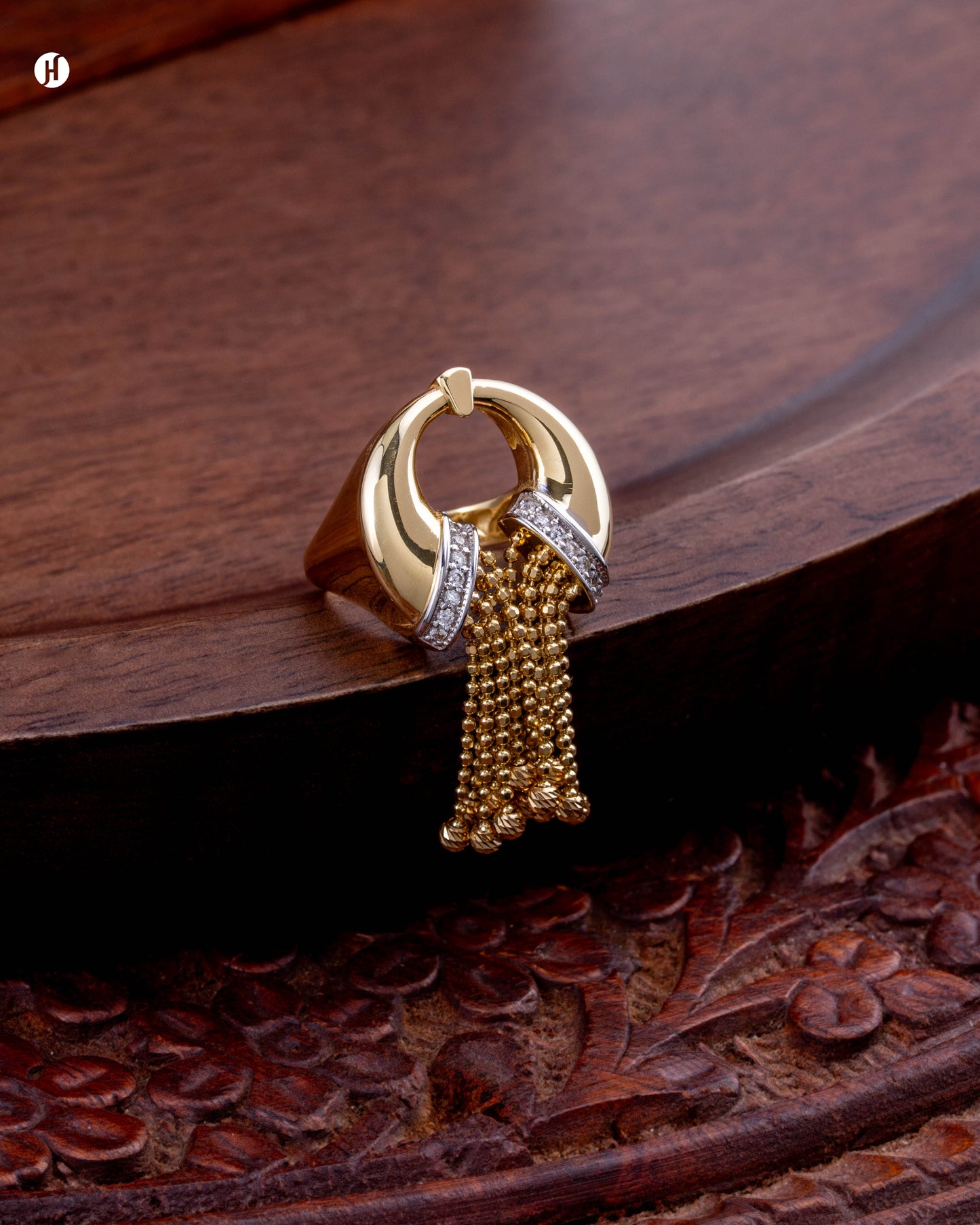 18Karat Yellow Gold Italian Bold Circular Chain Tassel Ring for ladies in Dubai | Online Gold Jewellery Store in UAE