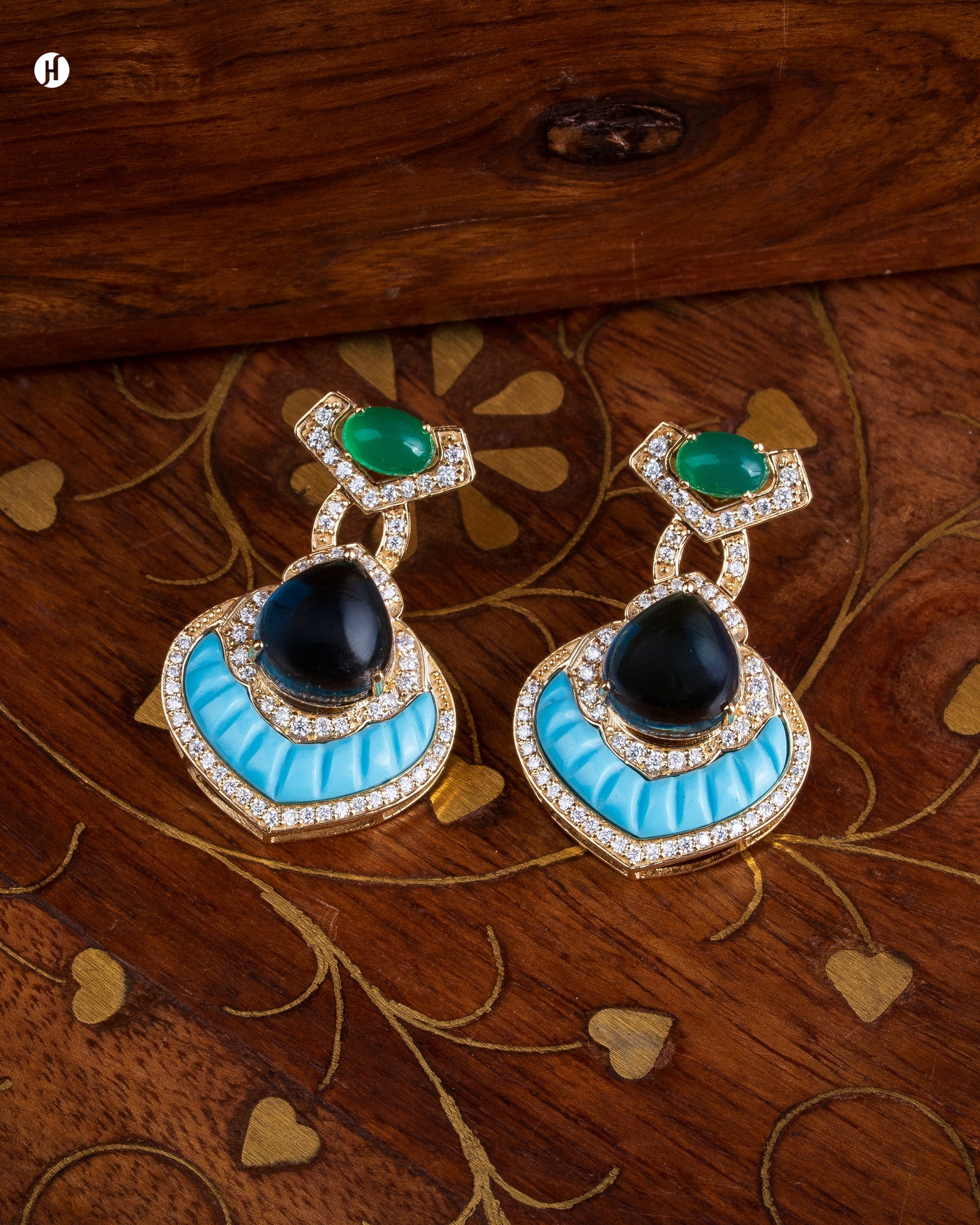 18Karat Yellow Gold Italian Drop Shaped Blue Lapis Earrings for women in Dubai | party wear jewellery