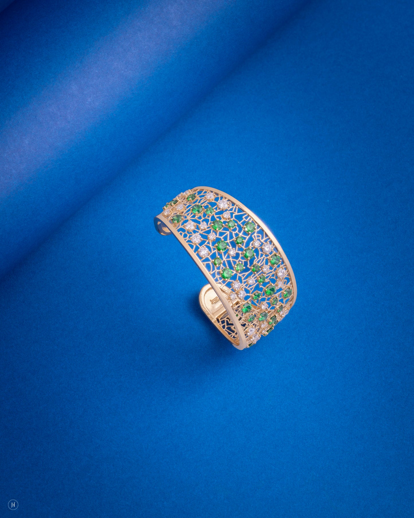 18Karat Yellow Gold Italian Emerald Blossom Mosaic Necklace Set Bangle For Ladies | Online Jewellery Store in UAE