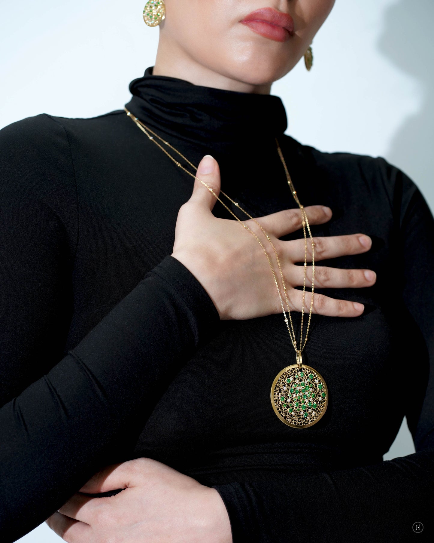 18Karat Yellow Gold Italian Emerald Blossom Mosaic Necklace Set for women in UAE | Cocktail Jewellery