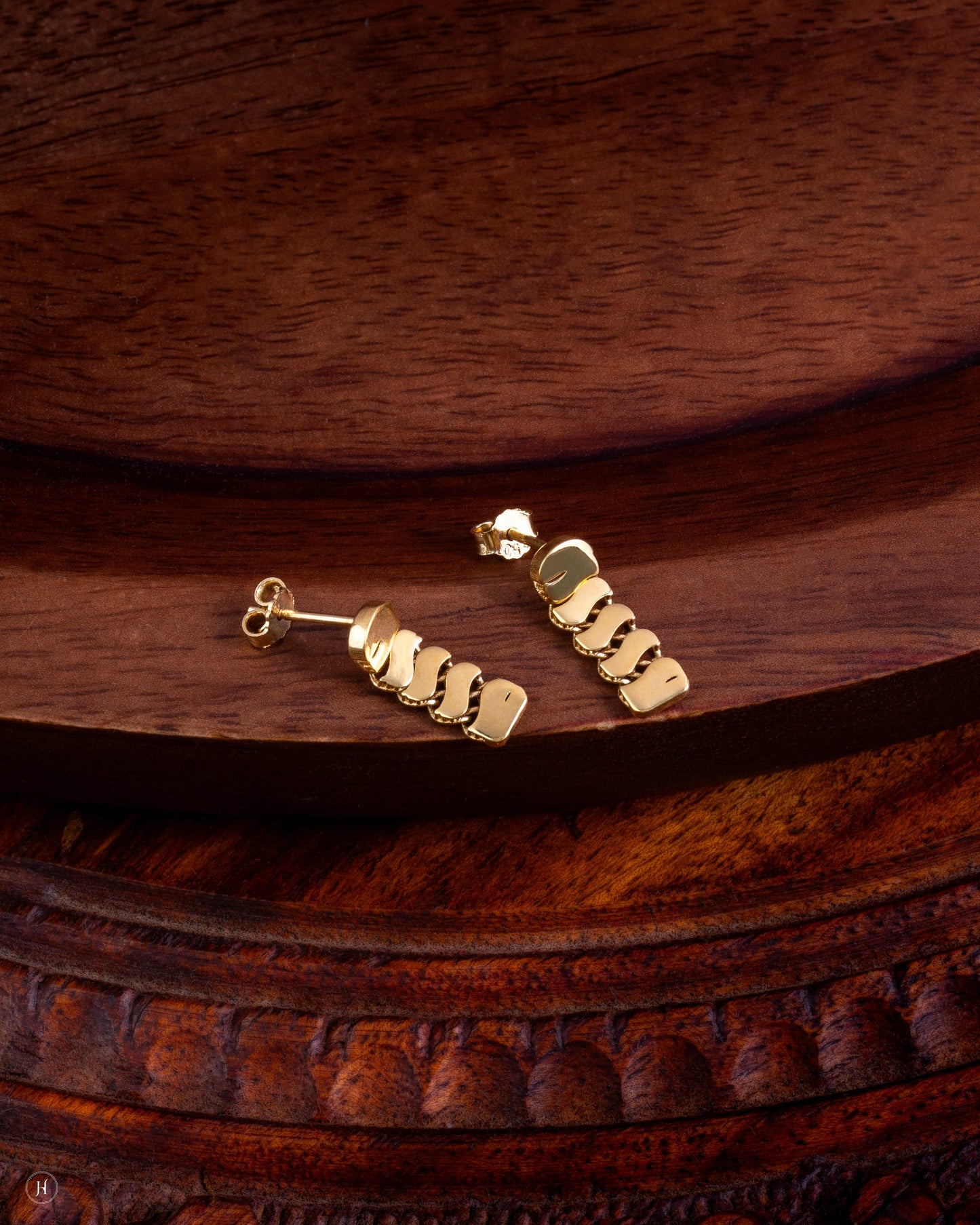 18Karat Yellow Gold Italian Flat-Link Design Earrings for Women