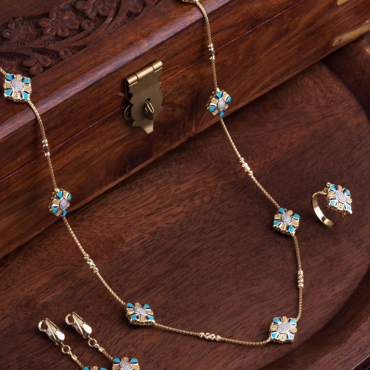 18Karat Yellow Gold Italian Floral Necklace Set with Turquoise for ladies | Online jewellery store in Sharjah, UAE