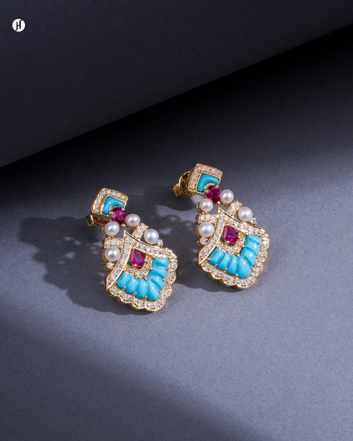 18Karat Yellow Gold Italian Flower Petal Dangling earrings for women in UAE