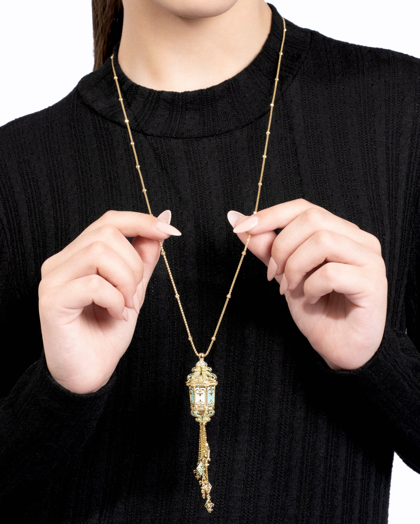 18Karat Yellow Gold Italian Lantern-Shaped Pendant Necklace Set for Ladies | Online Gold Jewellery Store In UAE