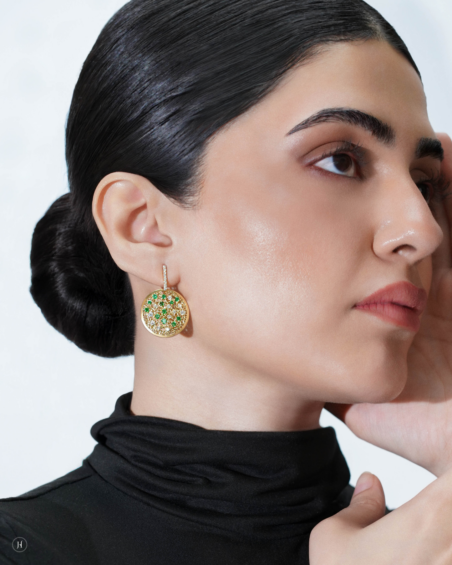 18Karat yellow Gold Italian Emerald Blossom Mosaic Bracelet for women in UAE | Luxury Cocktail Earrings for Party and Gifting