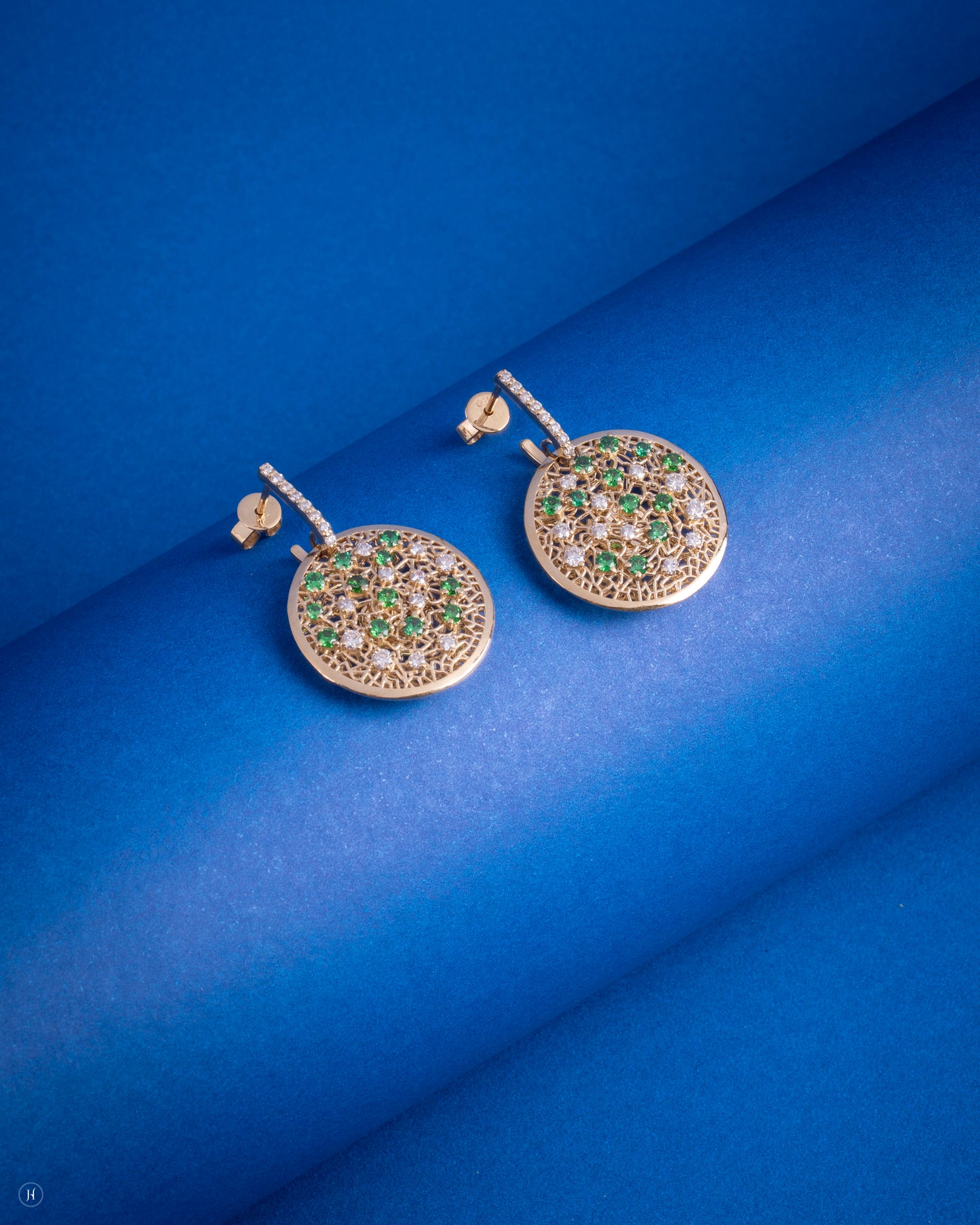 18Karat yellow Gold Italian Emerald Blossom Mosaic Bracelet for women in UAE | Luxury Cocktail Earrings for Party and Gifting