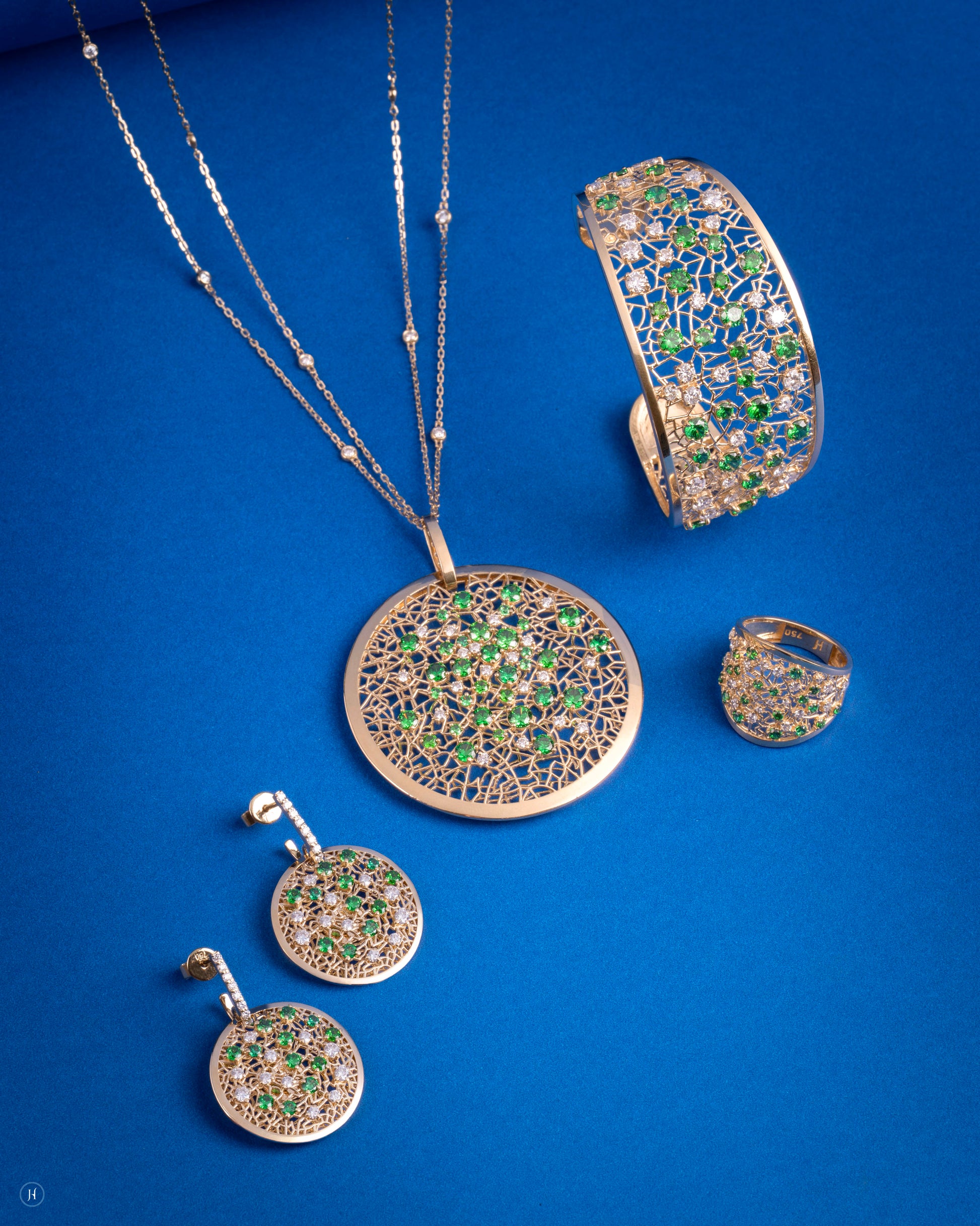 18Karat yellow Gold Italian Emerald Blossom Mosaic necklace set for women in UAE | Luxury Cocktail Earrings for Party and Gifting
