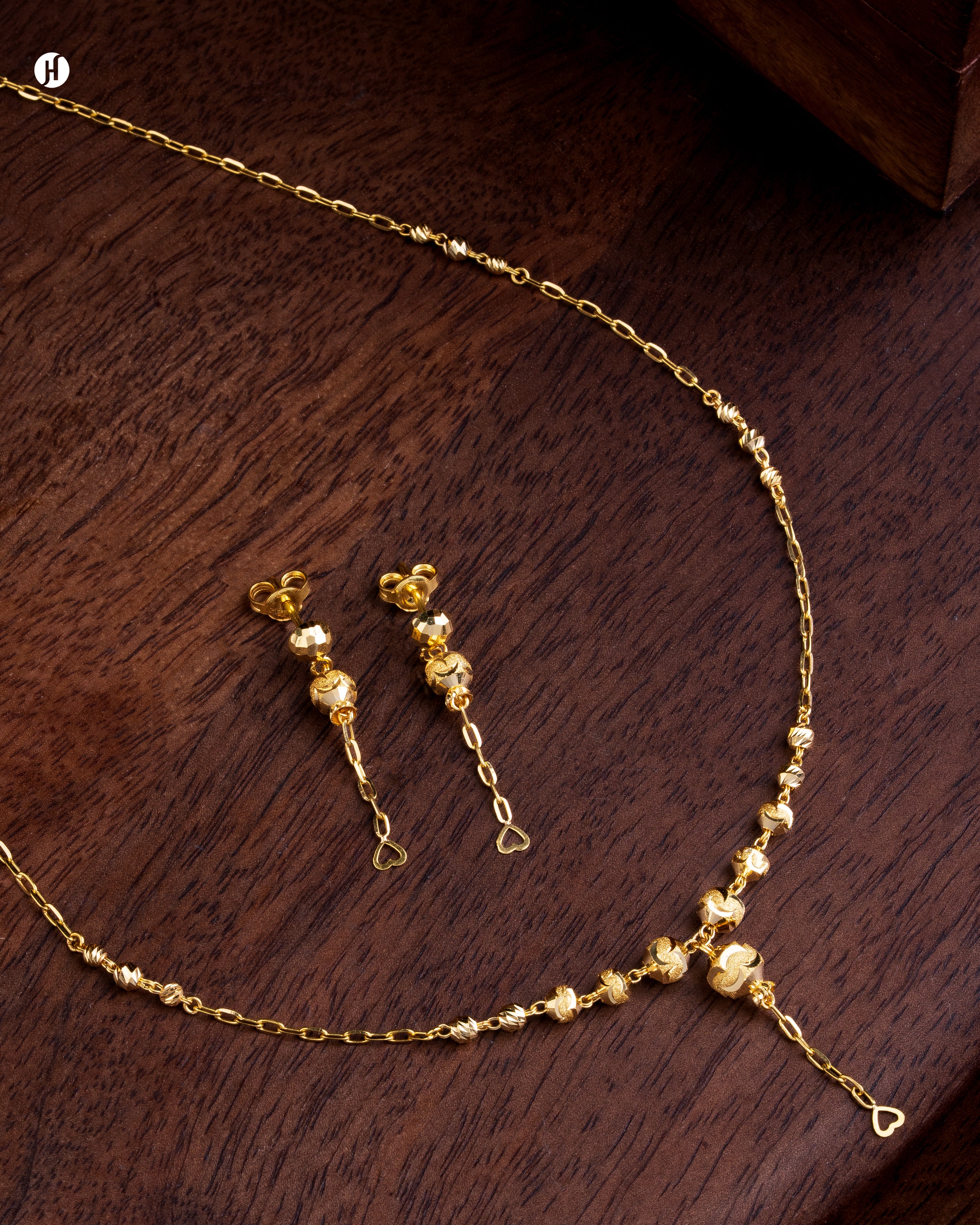 21Karat Yellow Gold Bahraini Chain and Ball Necklace Set For Women