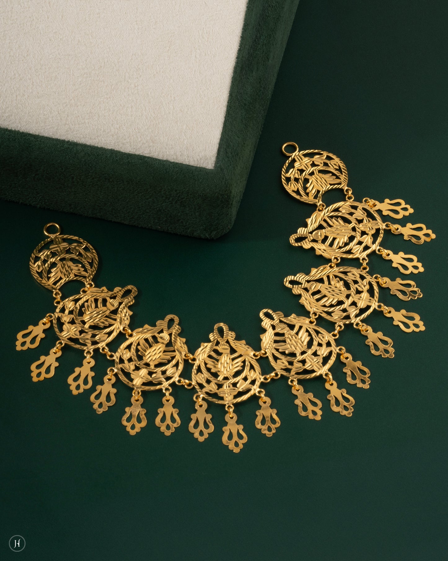 21K Yellow Gold Bridal Bahraini Floral Open Choker Set for ladies in UAE