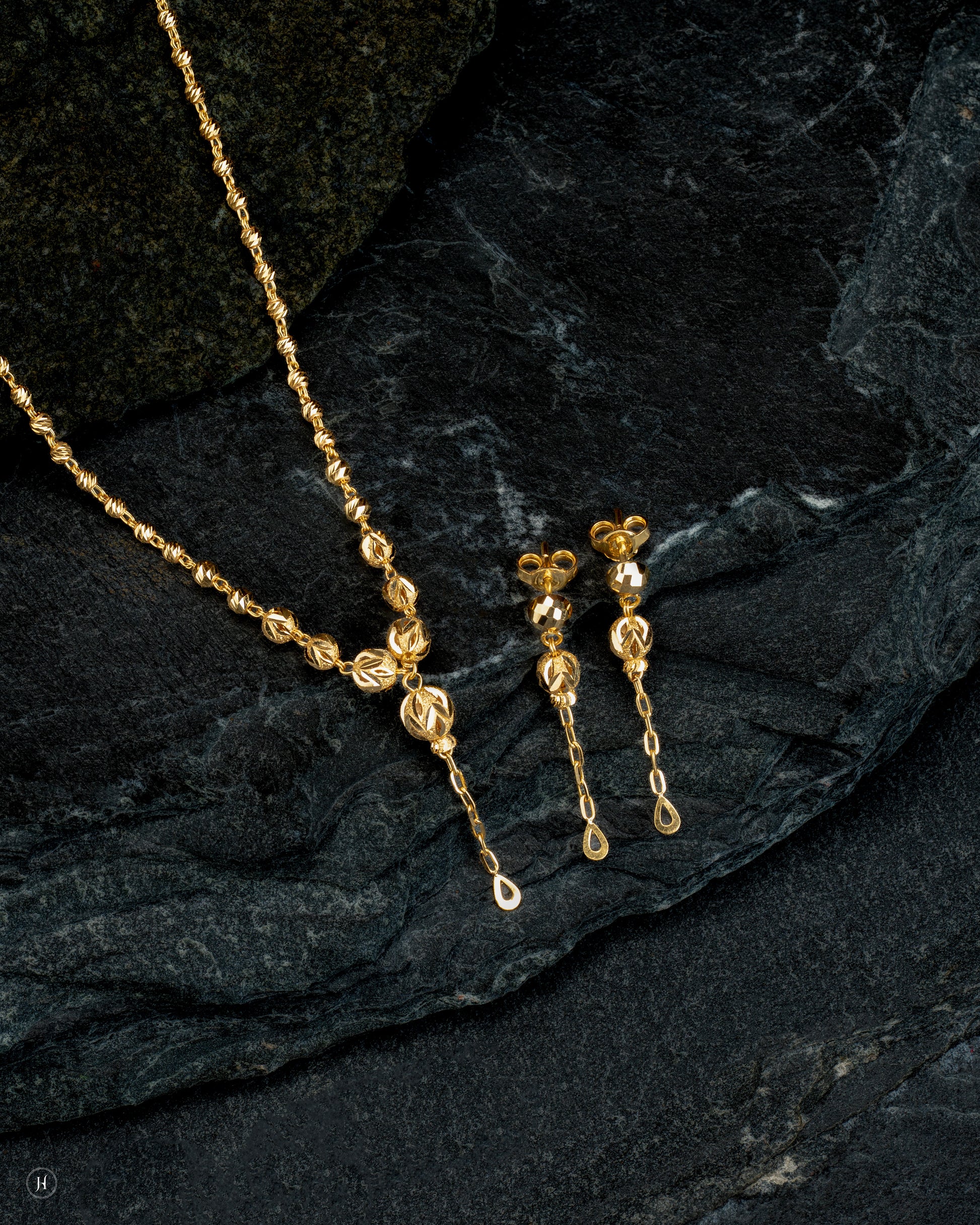 21Karat Yellow Gold Bahraini Bead Ball Necklace Set