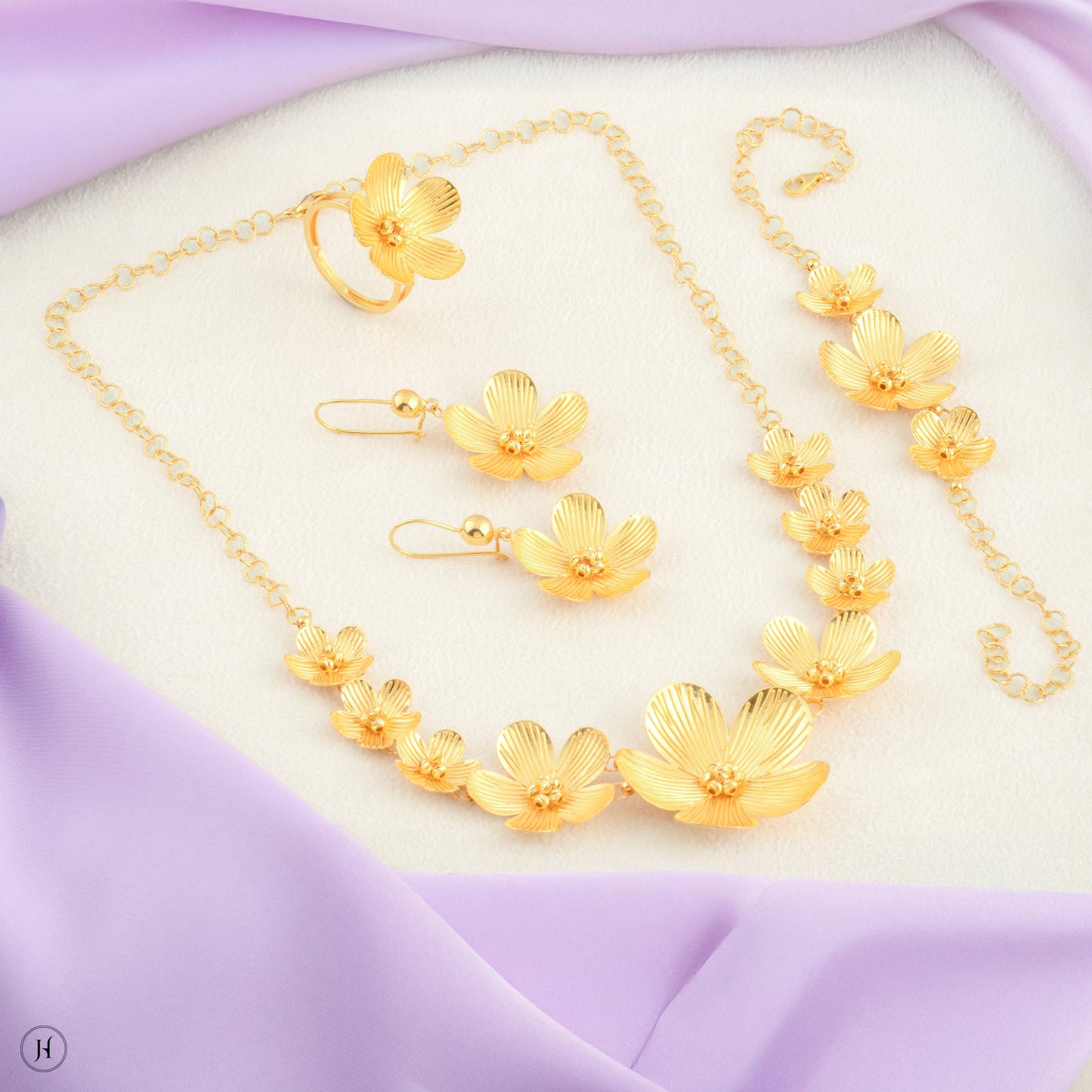 21K Yellow Gold Bahraini Blooming Flower Choker Set for women in UAE