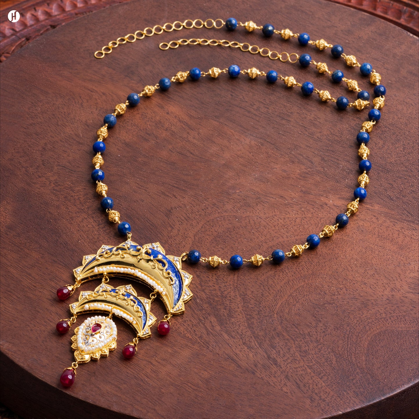 21K Yellow Gold Bahraini Crescent Moon Necklace for Ladies in uae | bridal jewellery for Khaleeji women