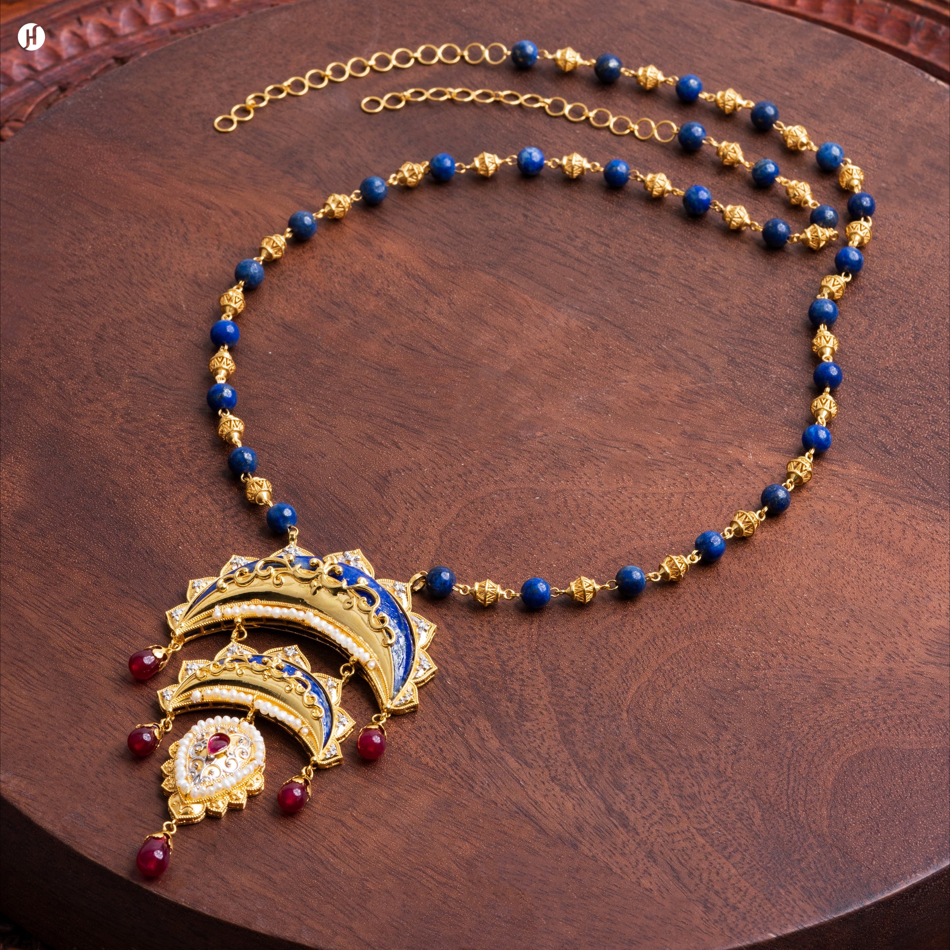 21K Yellow Gold Bahraini Crescent Moon Necklace for Ladies in uae | bridal jewellery for Khaleeji women