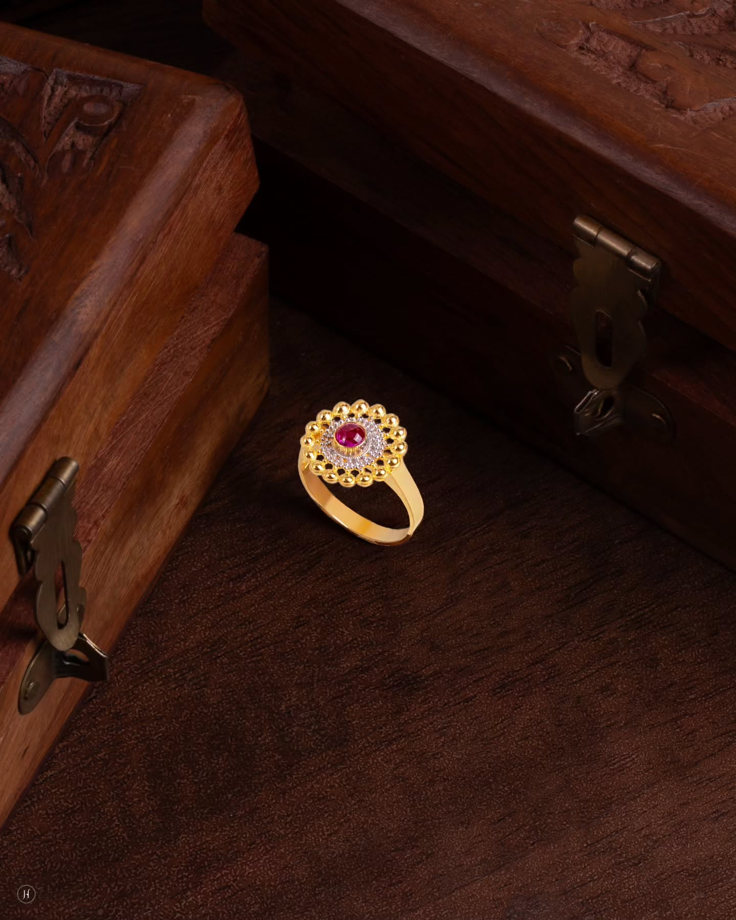 21K Yellow Gold Bahraini  Floral ring with Ruby-Emerald for women in UAE