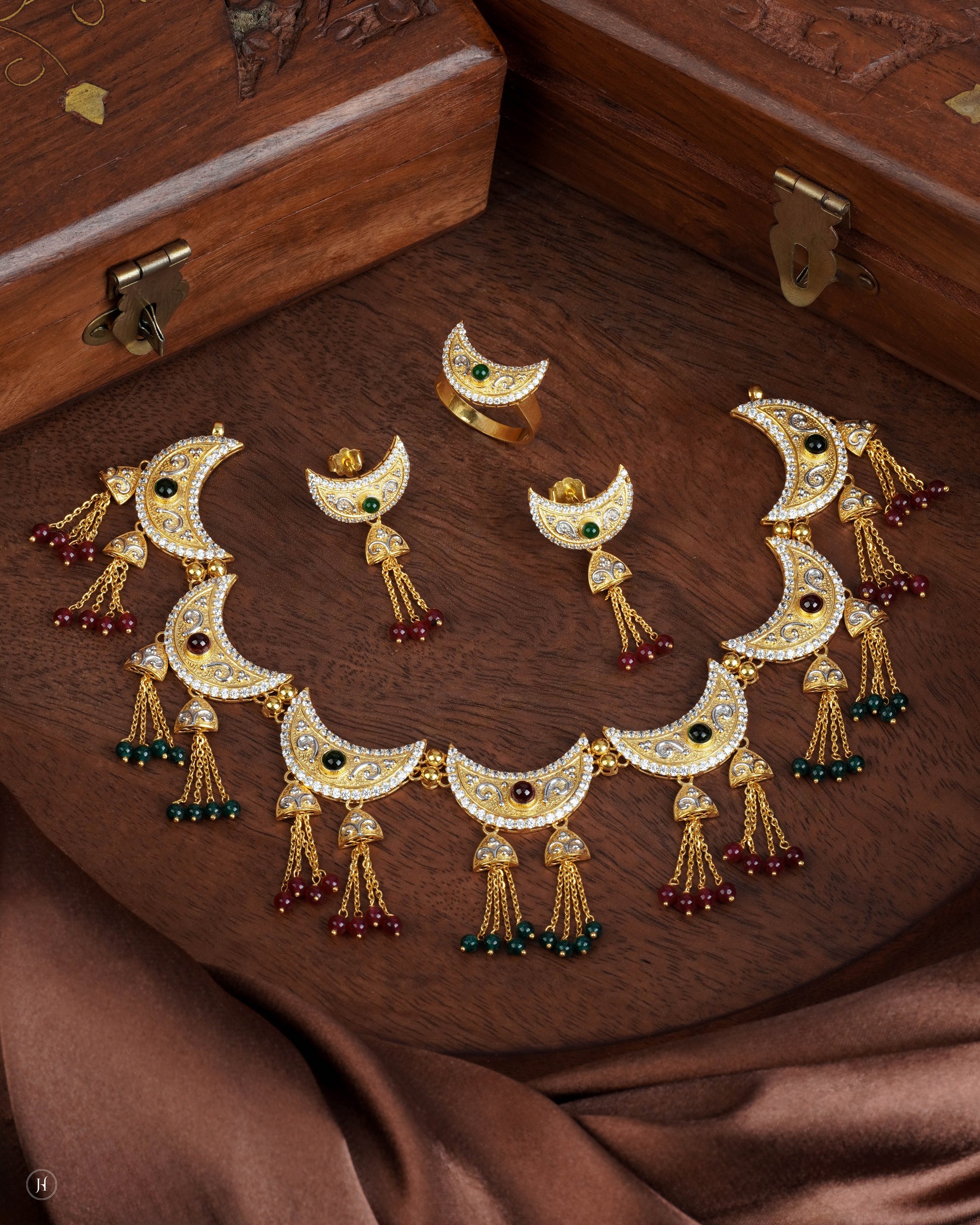 21K Yellow Gold Bahraini Multi-Crescent Shaped Necklace Set | Khaleeji Bridal Jewellery in Dubai, UAE - J.H Jewellers