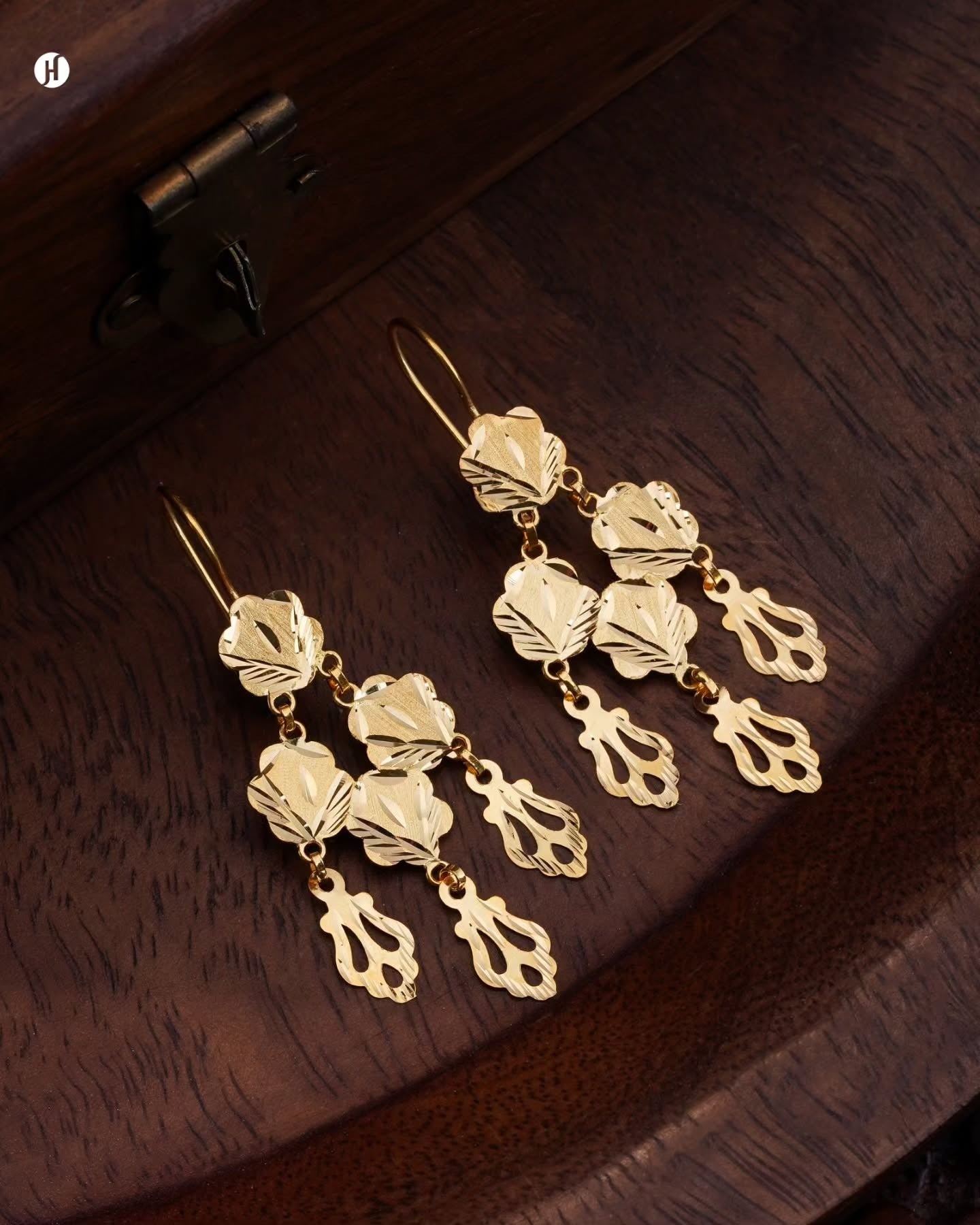 21K Yellow Gold Bahraini Star Medallion Fringe Earrings | Perfect for Eid Al Adha, weddings, parties, and special occasions, making a bold and luxurious statement for Khaleeji and Emirati women. It complements any outfit, including the Abaya.
