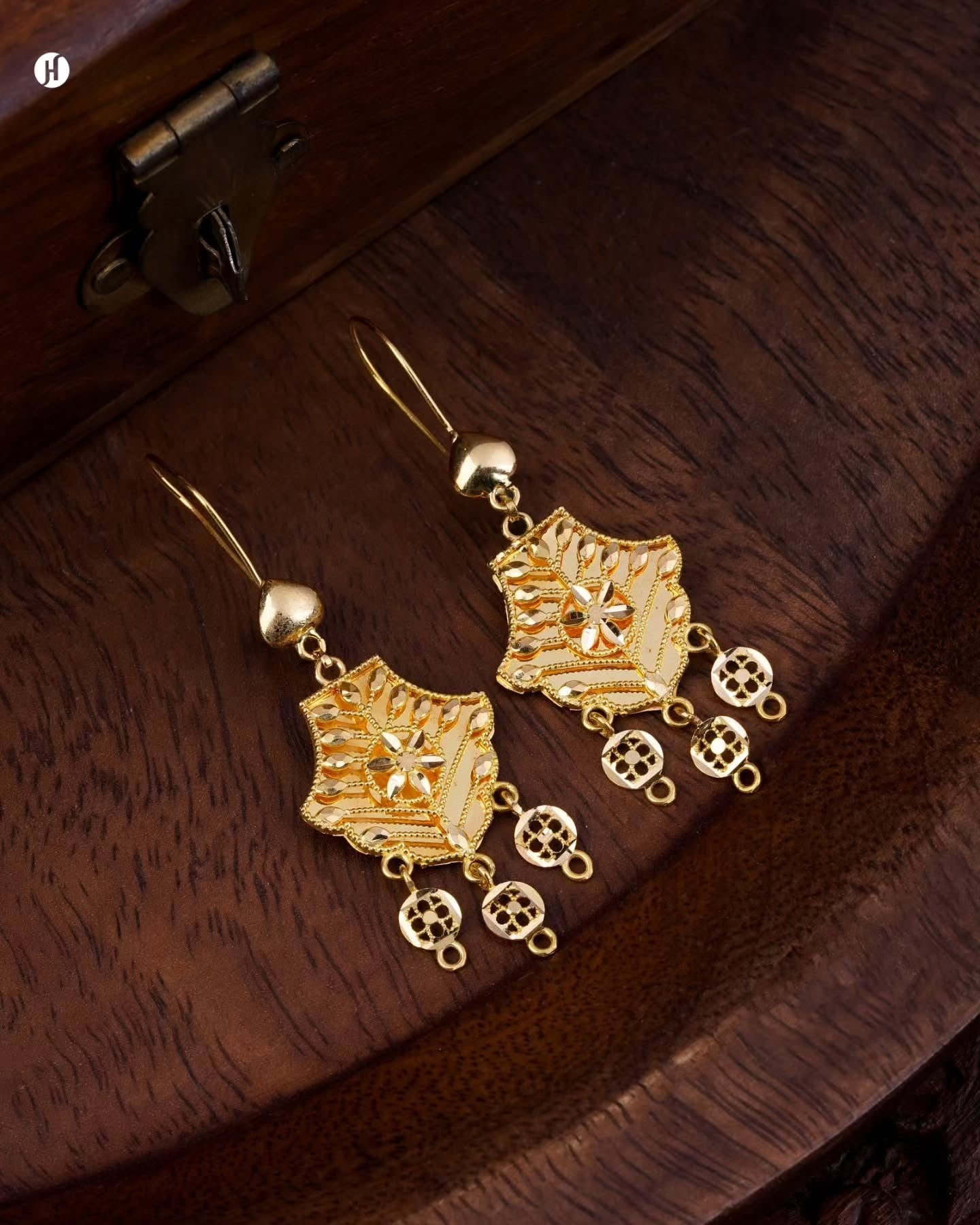 21K Yellow Gold Bahraini Traditional Dome Earrings | Bridal Jewellery for Arab Women.