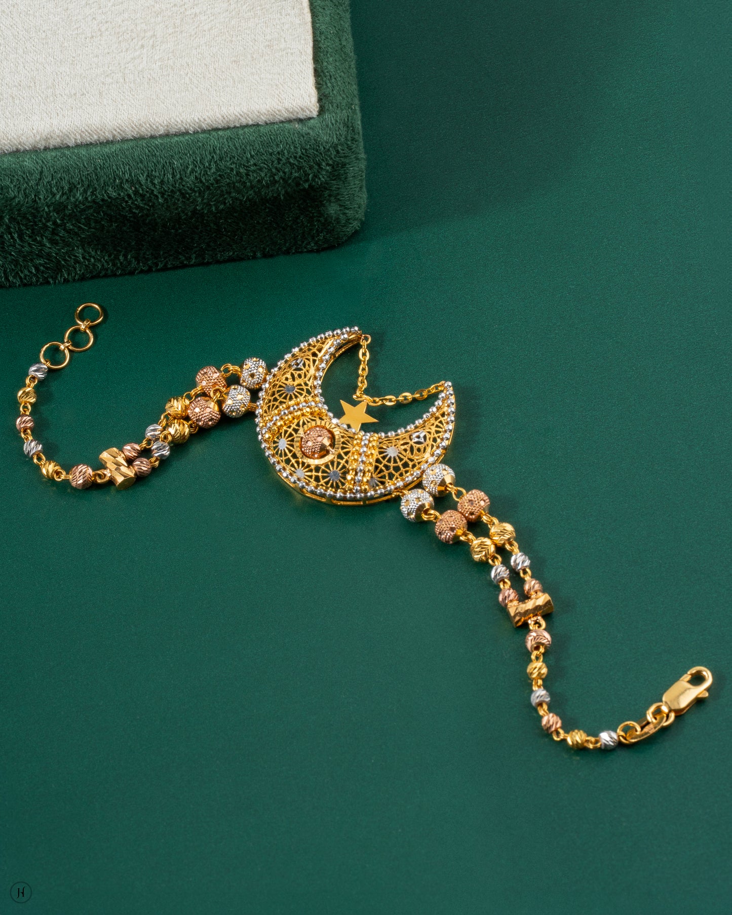 21K Yellow Gold Bahraini Tri-Tone Crescent Moon Bracelet for ladies |Jewellery gift for Eid سوار هلال بحريني ثلاثي الألوان من الذهب الأصفر عيار 21 قيراطًا للسيدات | هدية مجوهرات للعيد