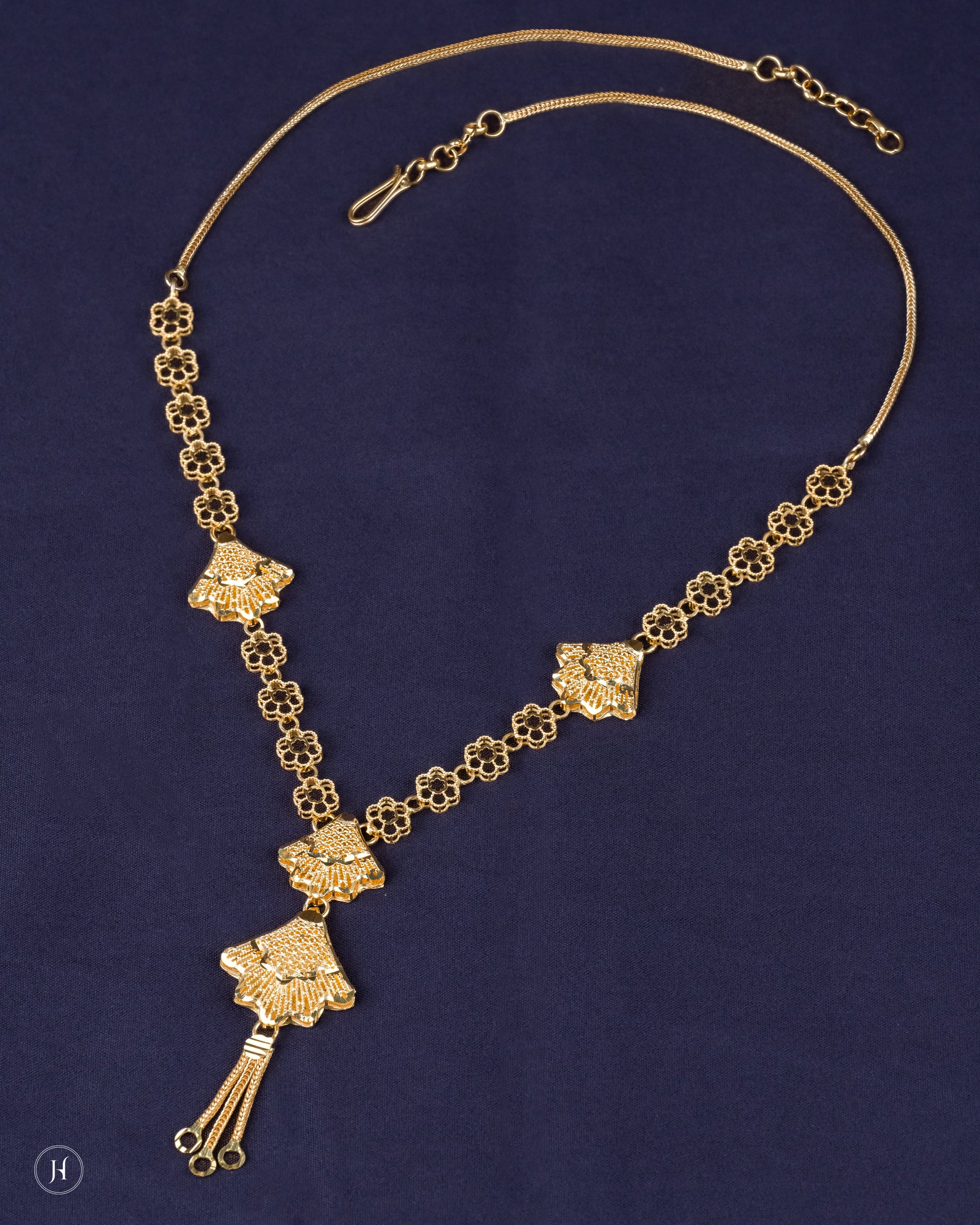 21K Yellow Gold Bahraini leaf Necklace Set | best earring for women
