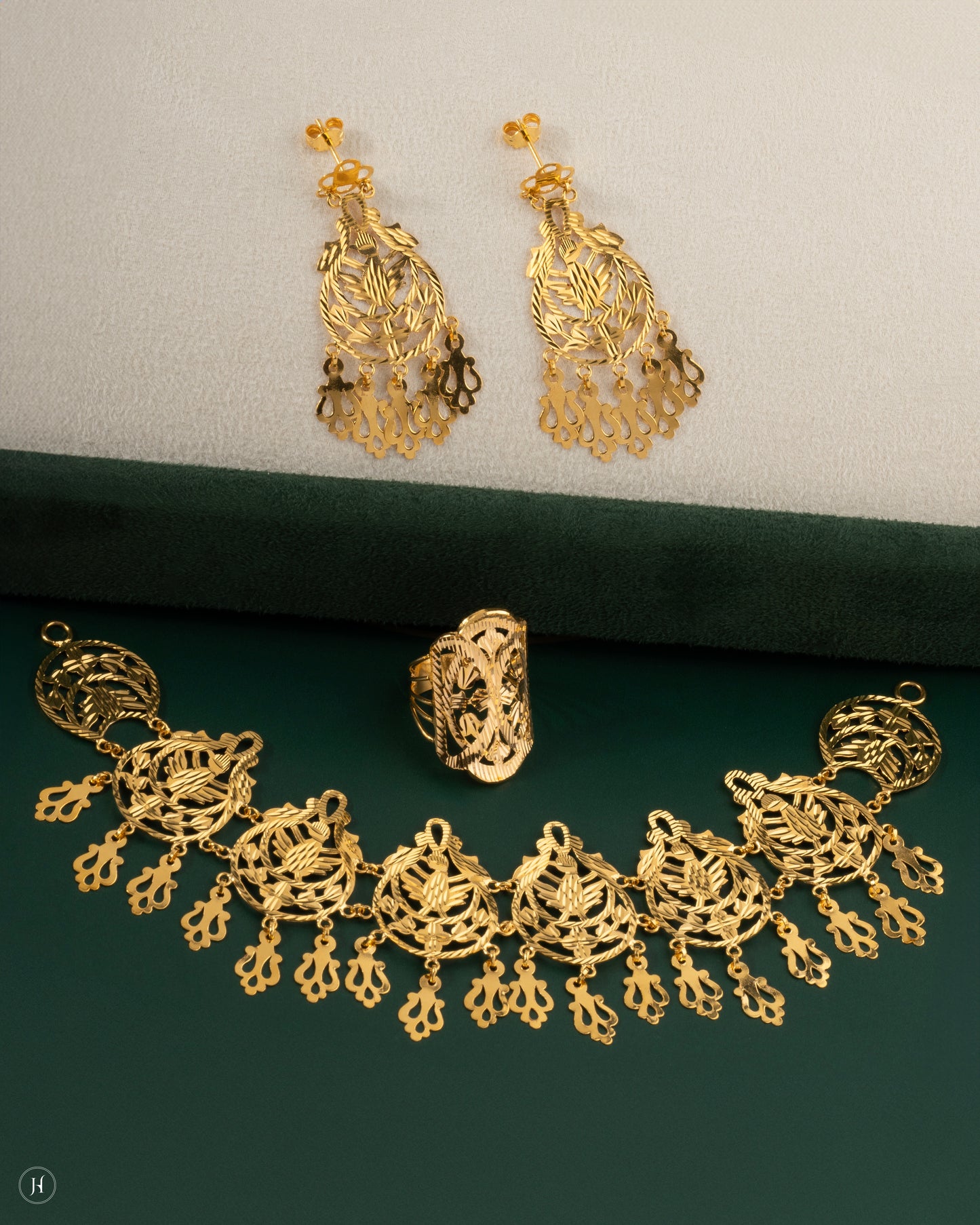 21K Yellow Gold Bridal Bahraini Floral Open Choker Set for ladies in UAE