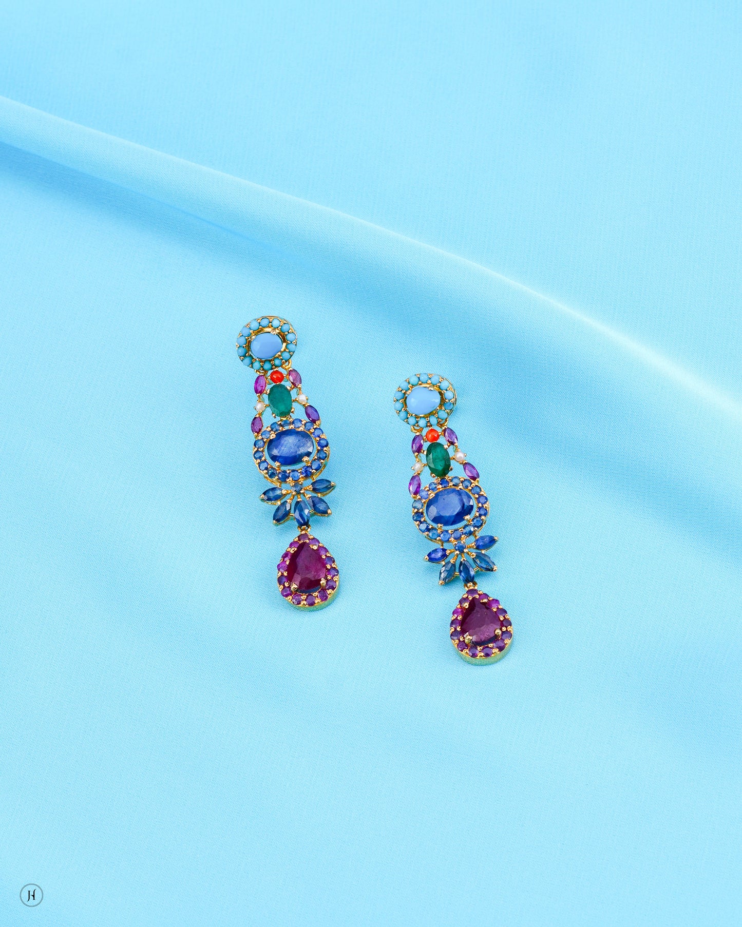 21K Yellow Gold Bridal Pakistani Floral Multi-colored Gemstone Earrings | Online Jewellery store for Khaleeji Women in UAE - J.H Jewellers.
أقراط زفاف باكستانية من الذهب الأصفر عيار ٢١ قيراطًا مرصعة بالأحجار الكريمة متعددة الألوان | متجر مجوهرات إلكتروني للنساء الخليجيات في الإمارات العربية المتحدة - جيه إتش للمجوهرات