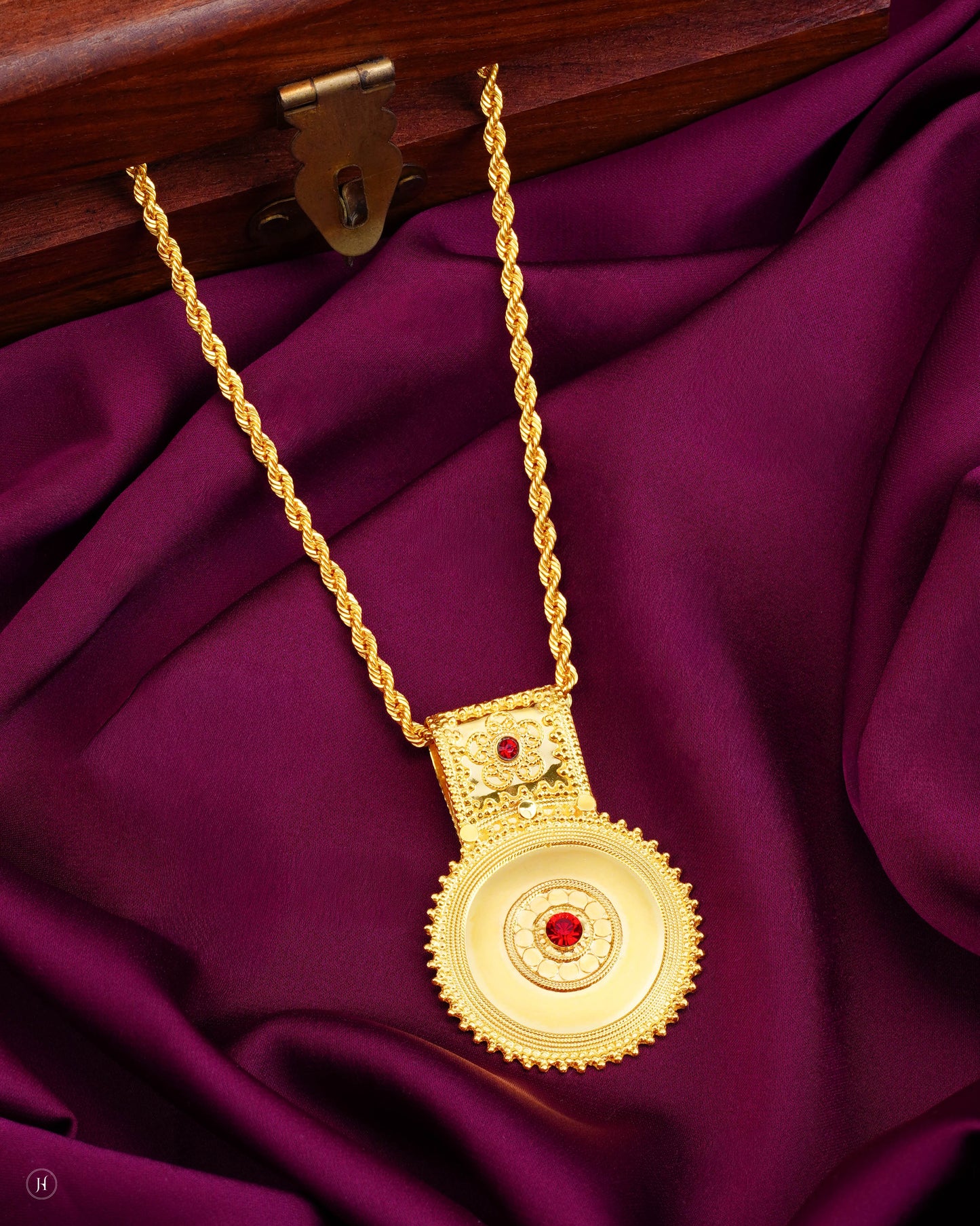 21K Yellow Gold Circular Pendant Necklace with Ruby