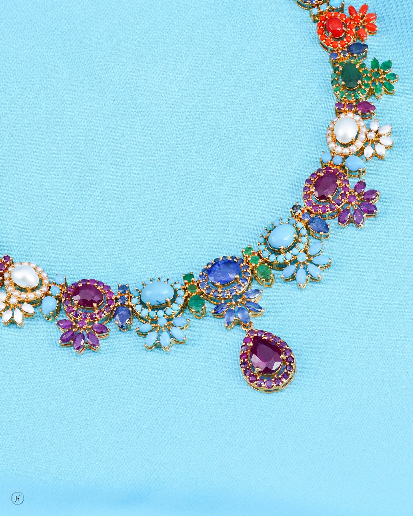 21K Yellow Gold Pakistani Floral Multi-colored Gemstone Necklace | Online Jewellery store for Khaleeji Women in UAE - J.H Jewellers.
قلادة زفاف باكستانية من الذهب الأصفر عيار ٢١ قيراطًا مرصعة بالأحجار الكريمة متعددة الألوان | متجر مجوهرات إلكتروني للنساء الخليجيات في الإمارات العربية المتحدة - جيه إتش للمجوهرات