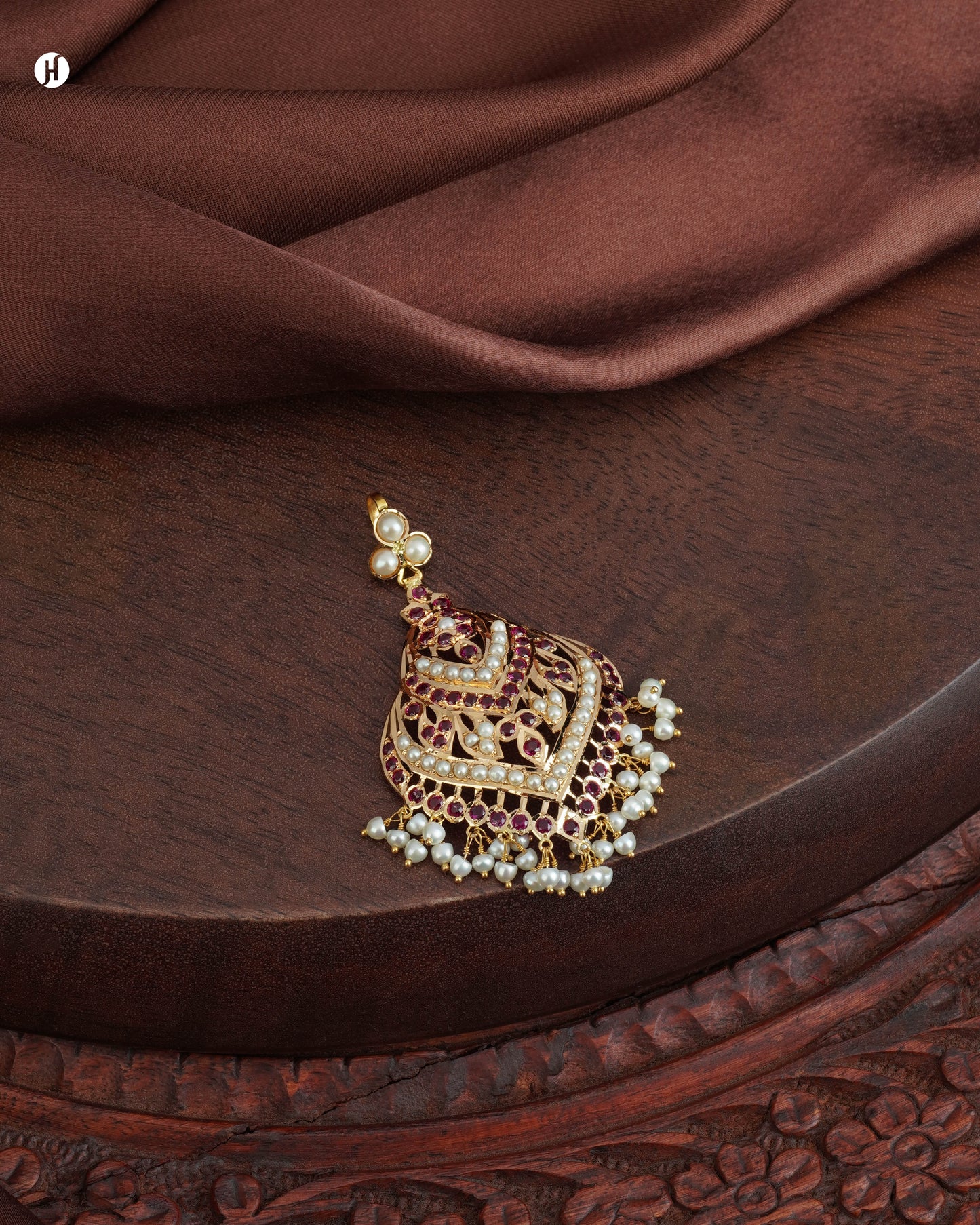 21Karat Yellow Gold Pakistani Gemstone Layered Dome Earrings for Ladies in UAE