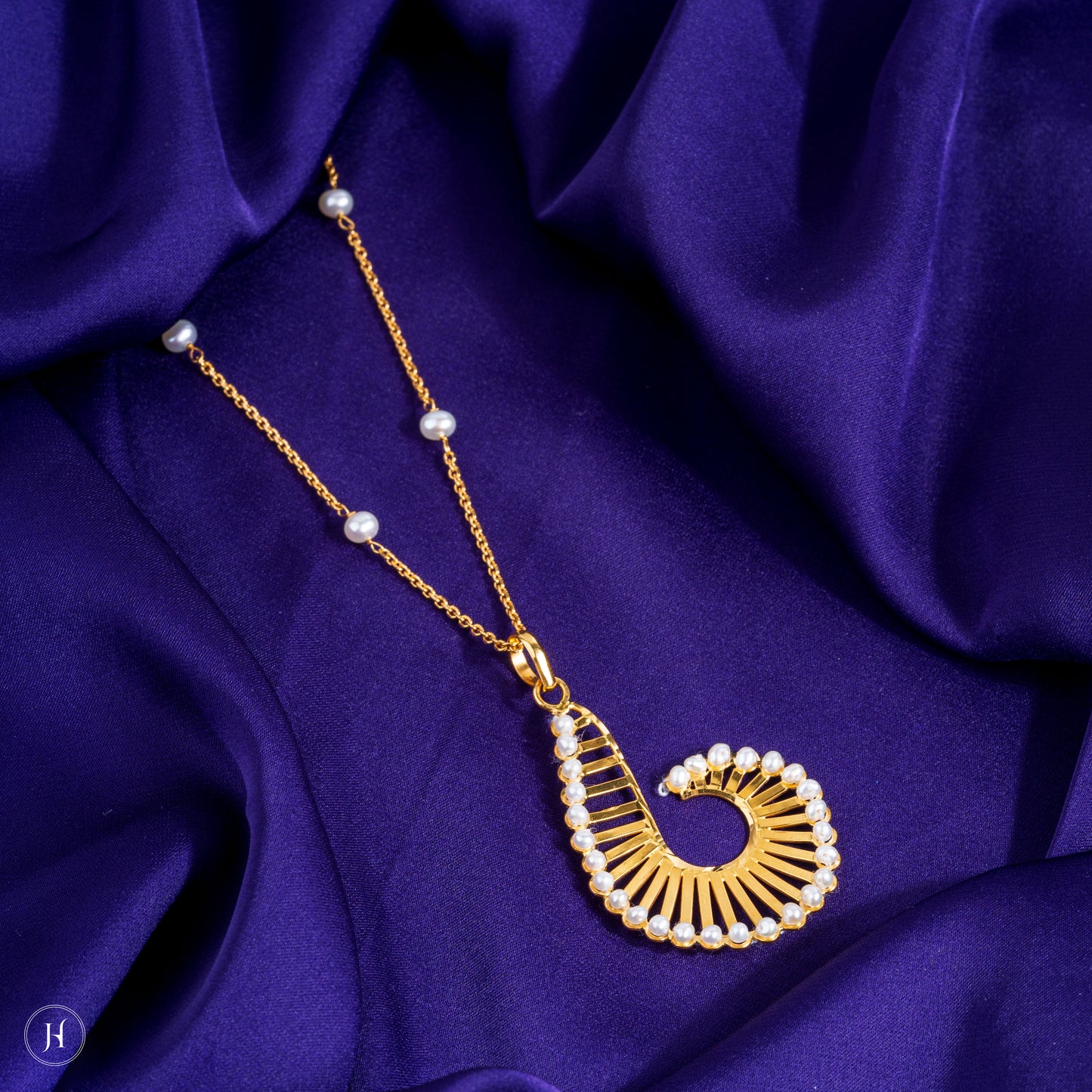21K Yellow Gold Spiral Pearl Pendant Set for women | online jewellery store in UAe