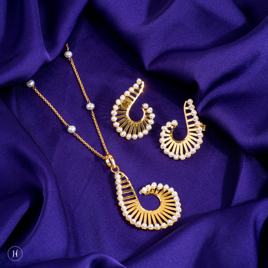 21K Yellow Gold Spiral Pearl Pendant Set for women | online jewellery store in UAE | 21NK00354