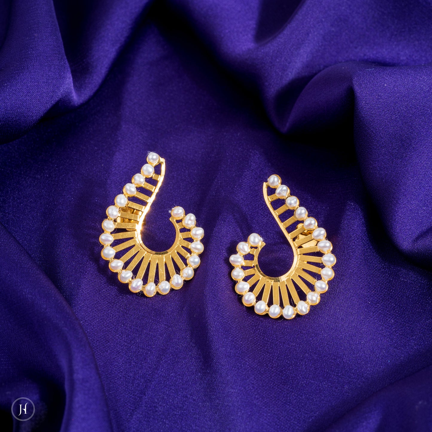 21K Yellow Gold Spiral Pearl Pendant Set for women | online jewellery store in UAE | 21NK00354