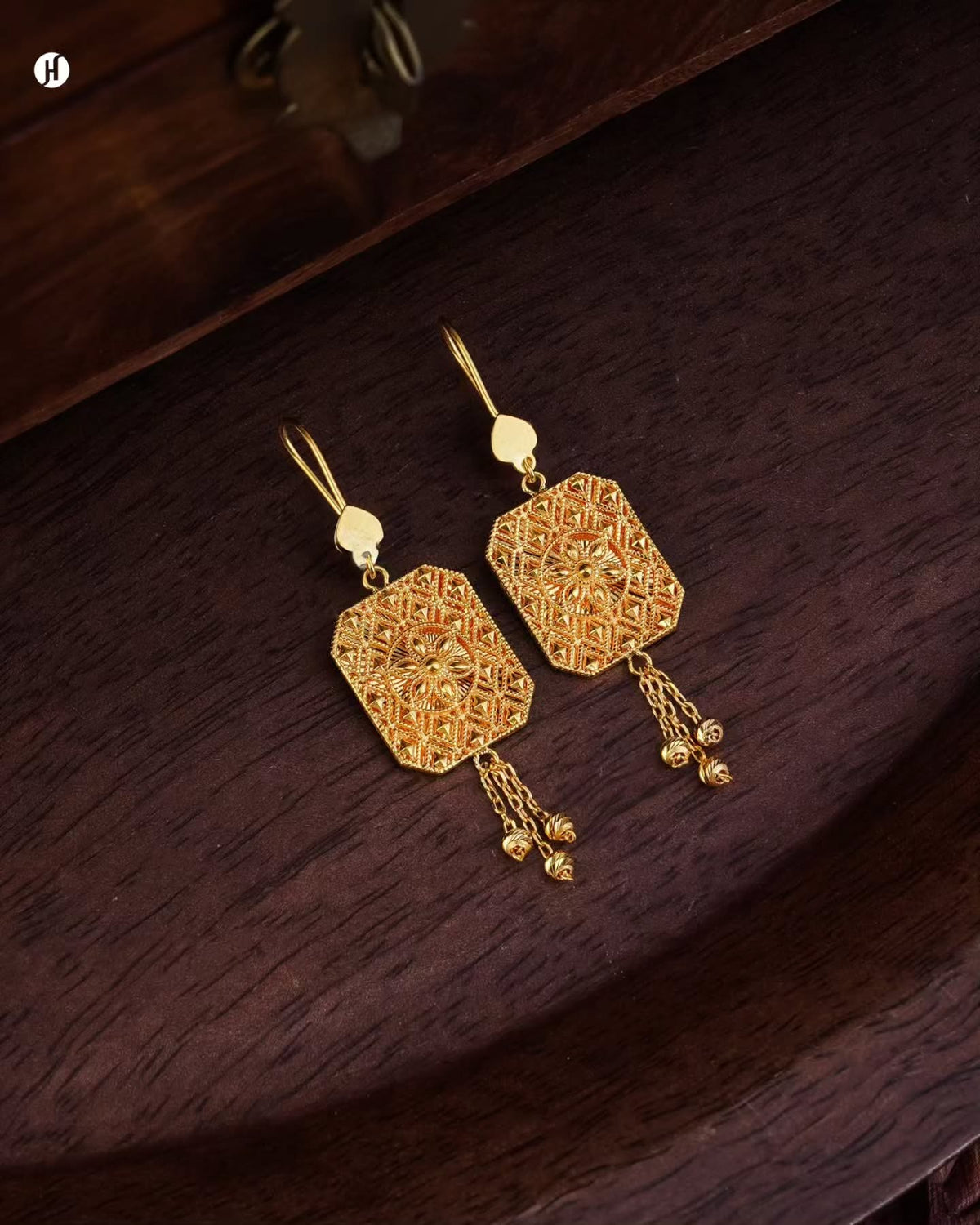 21K yellow gold Arabic octagonal filigree drop earrings with bead tassels, matching the pendant necklace set, for Emirati and Khaleeji women, J.H Jewellery, UAE.