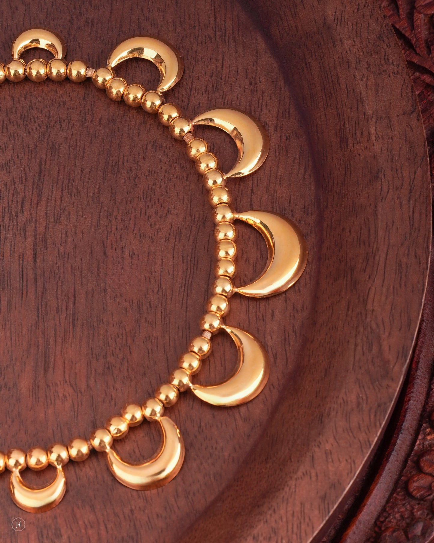 21Karat Rose Gold Bahraini Glossy Crescent Moon Necklace | online gold jewellery store for Khaleeji Women in UAE